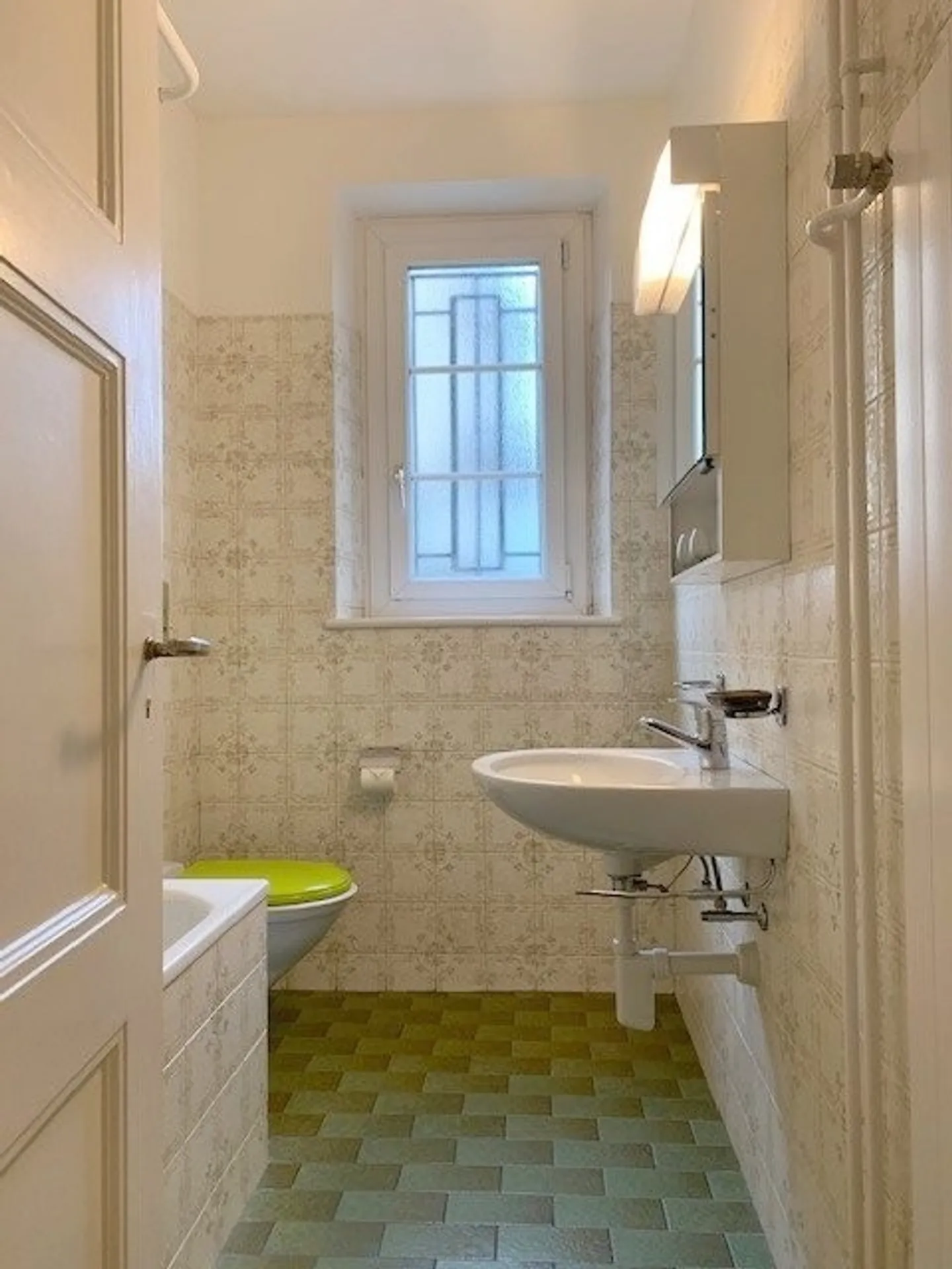 Spacious and Bright - Photo 3 of 4