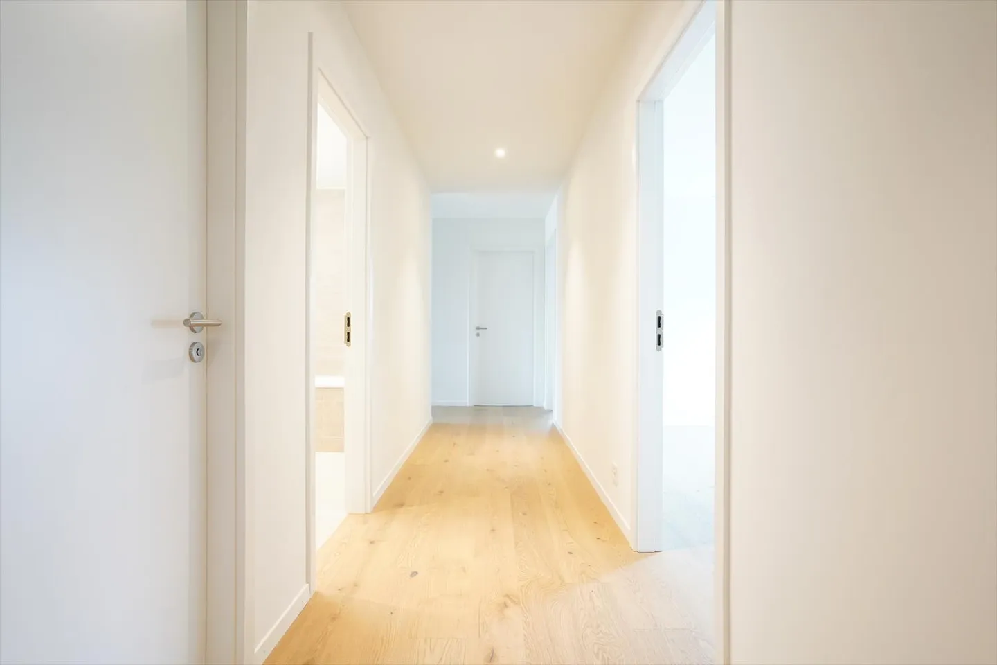 Rare à louer, appartement lumineux au cœur de la ville - Photo 2 sur 7