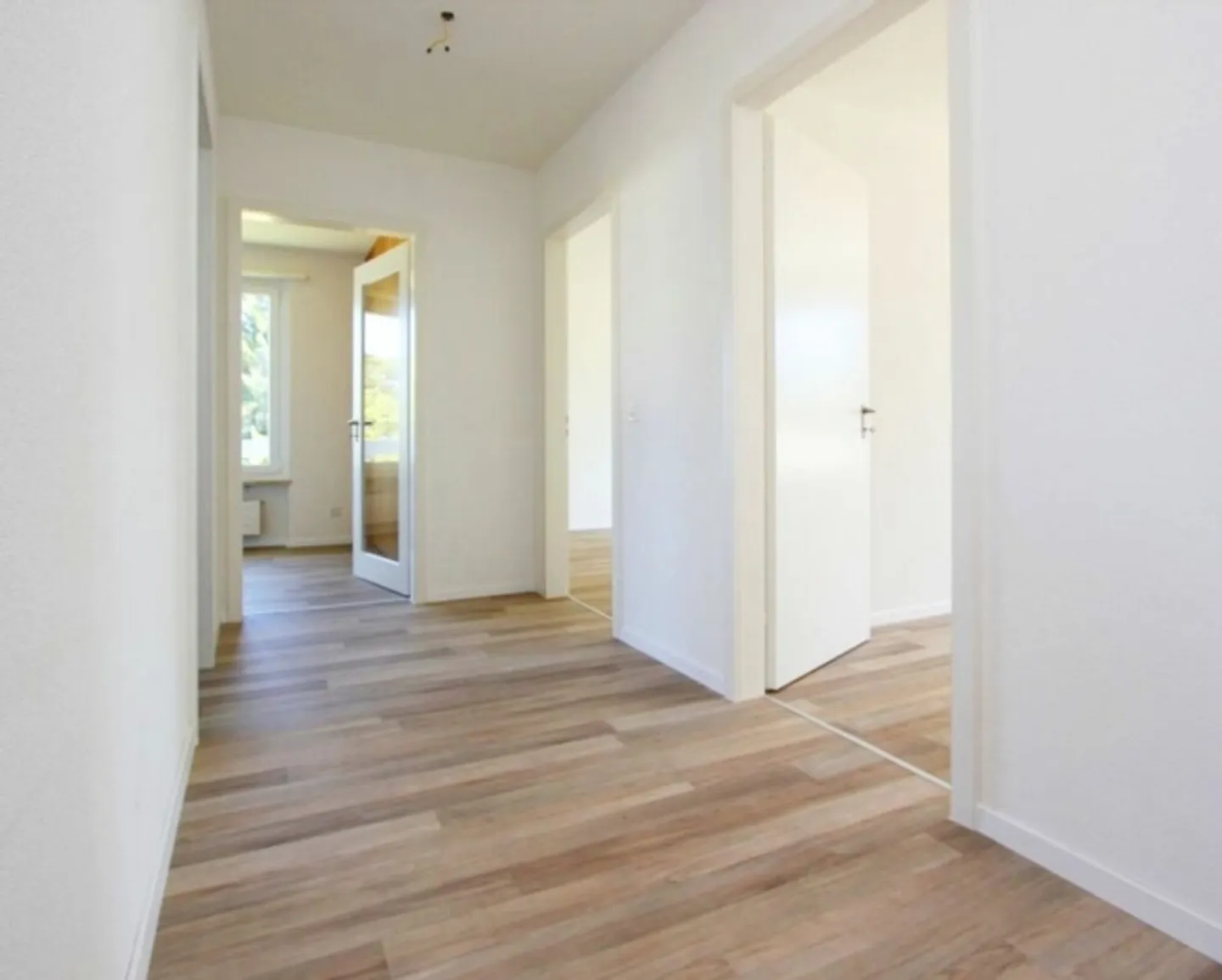 Single-family house with well-kept garden in the popular municipality of Binningen - Photo 2 of 11