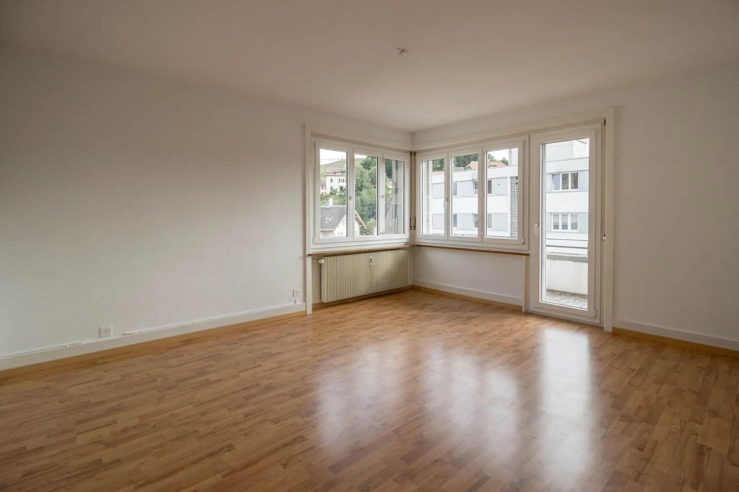 Helle 4-Zimmer-Wohnung mit Balkon - Foto 1 von 6