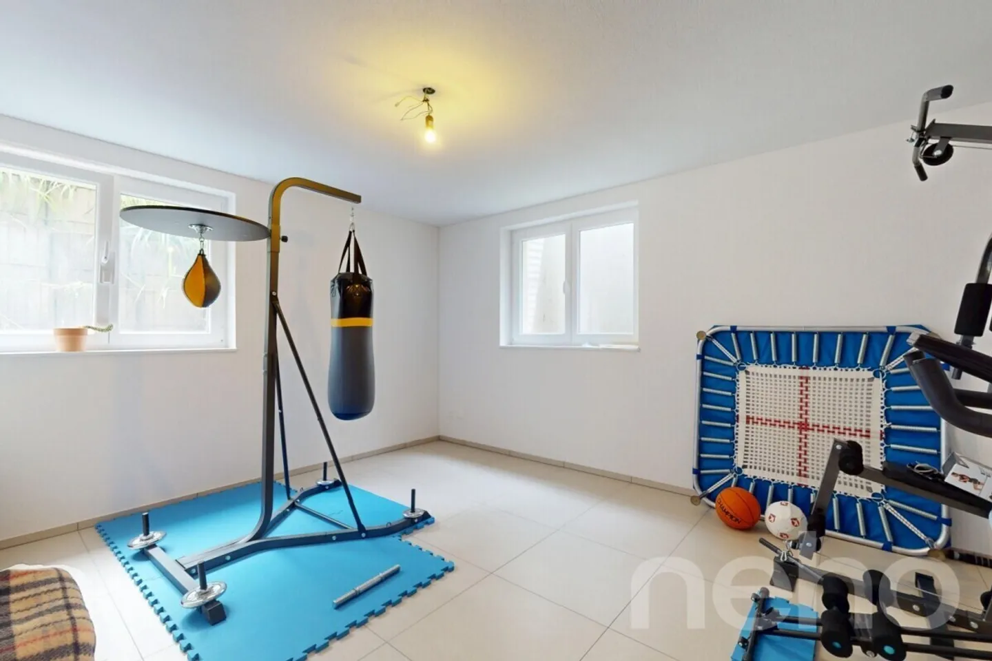 Light-flooded 6.5-room house in a quiet location with plenty of space - Photo 10 of 12