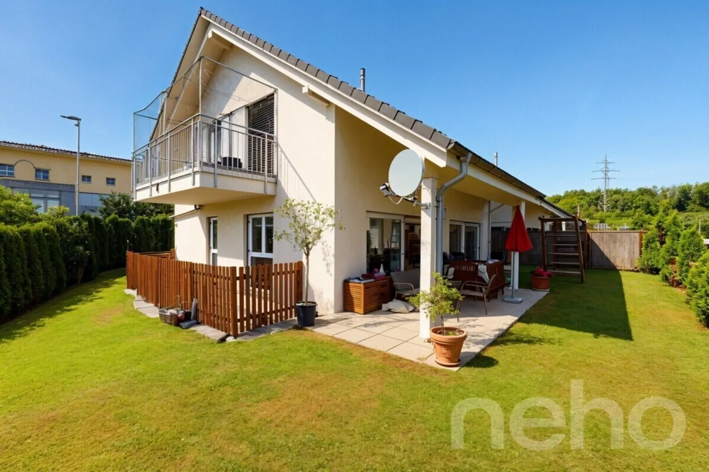 Light-flooded 6.5-room house in a quiet location with plenty of space - Photo 11 of 12