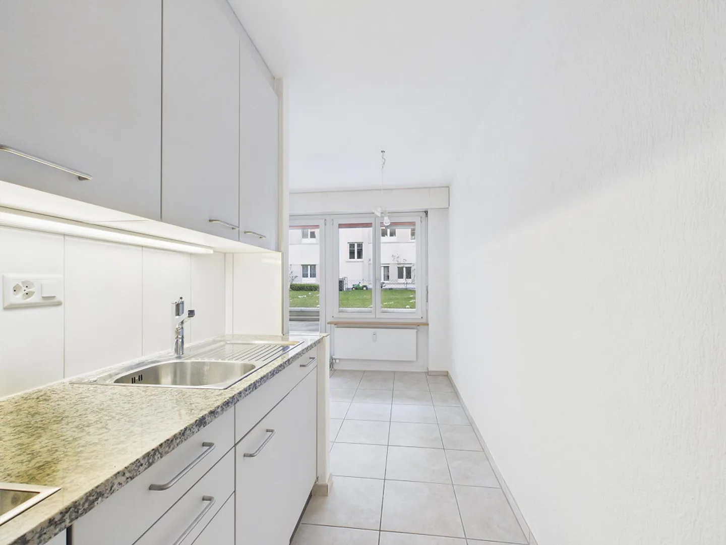 Geräumige Wohnung mit Terrasse - Foto 2 von 11