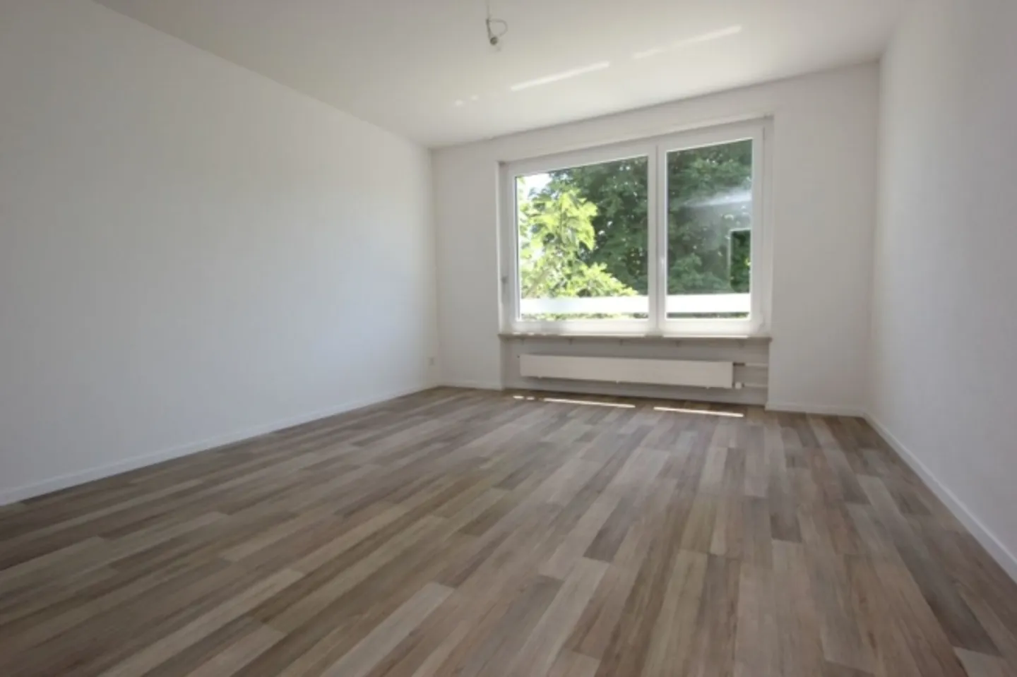 Single-family house with well-kept garden in the popular municipality of Binningen - Photo 8 of 11