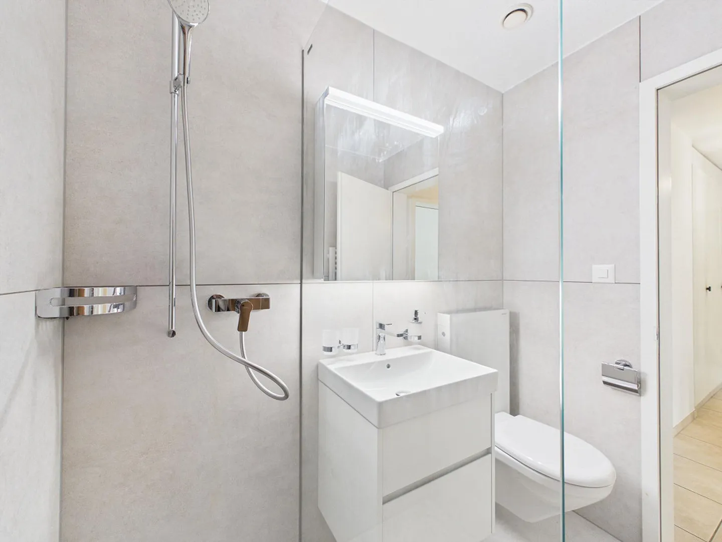 Geräumige Wohnung mit Terrasse - Foto 4 von 11