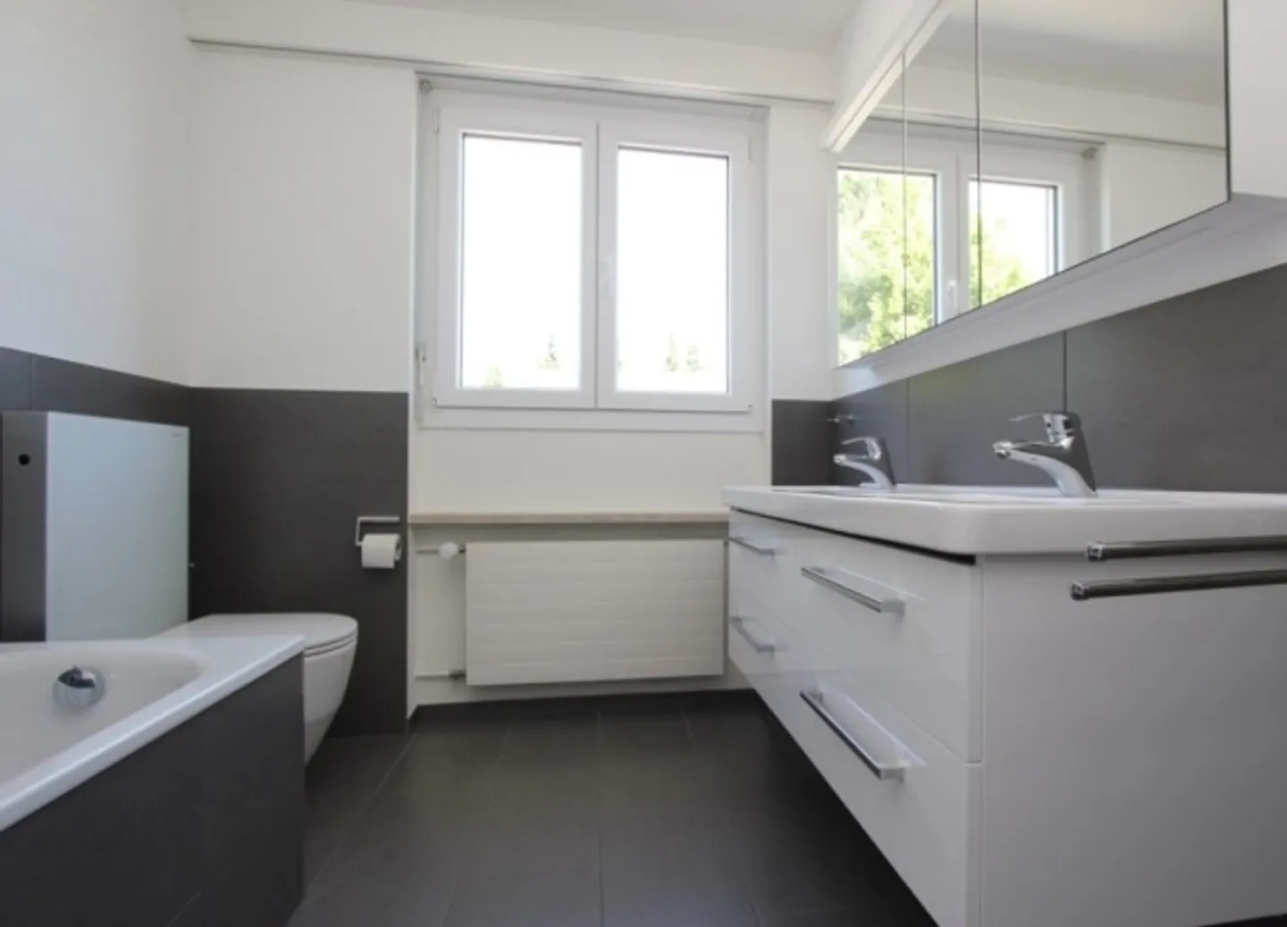 Single-family house with well-kept garden in the popular municipality of Binningen - Photo 9 of 11