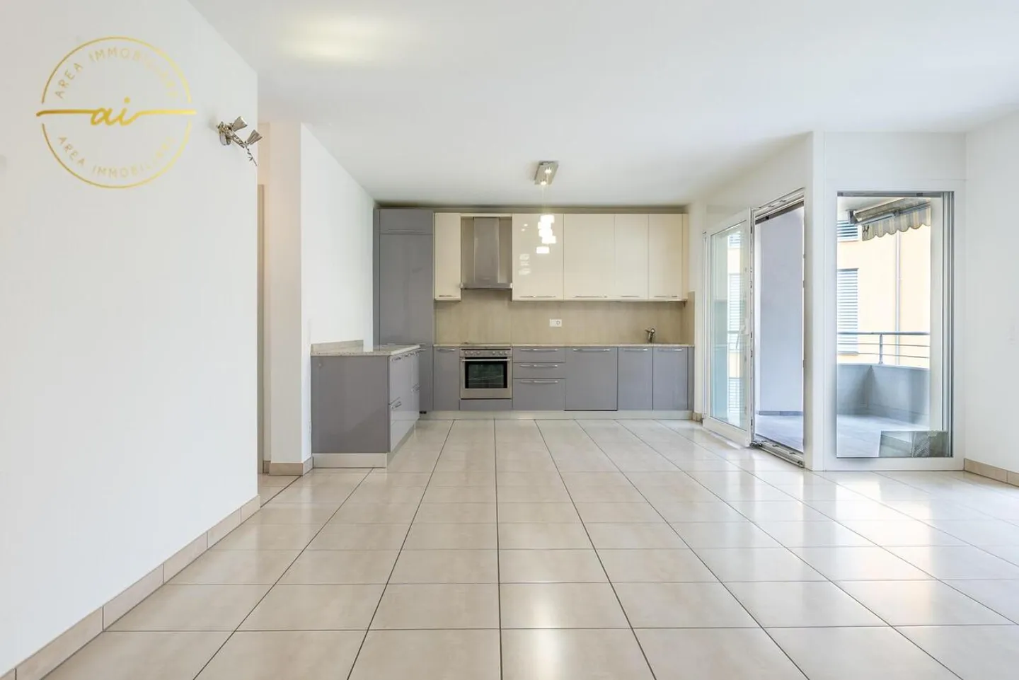 BRIGHT APARTMENT 4.5 ROOMS IN CASTEL SAN PIETRO - Photo 1 of 13