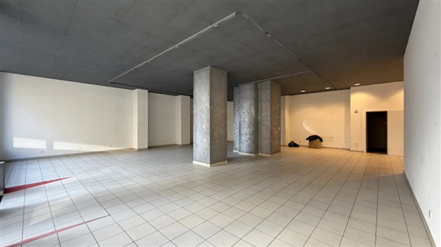 Passaggio al piano terra di circa 166m2 - Foto 1 di 5