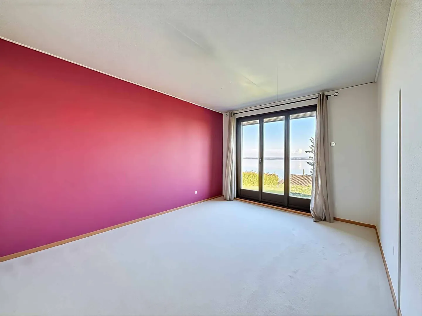 Villa con Piscina e Vista Lago - Foto 5 di 11