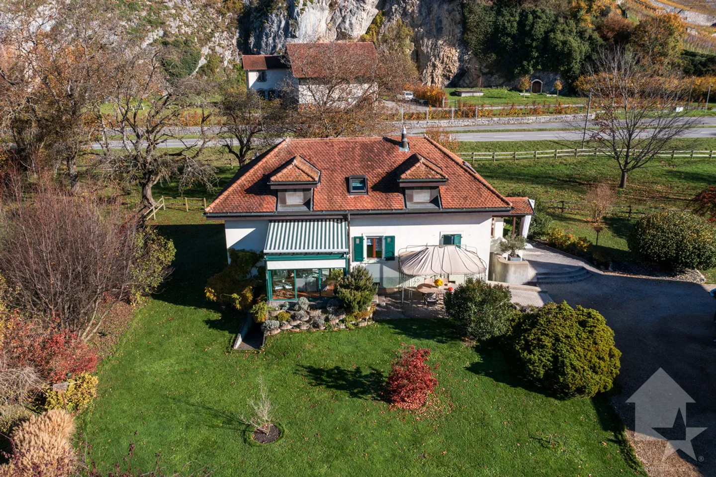 Chablais Vaudois - Villa and Agricultural Building Ideal for Horses - Photo 4 of 34