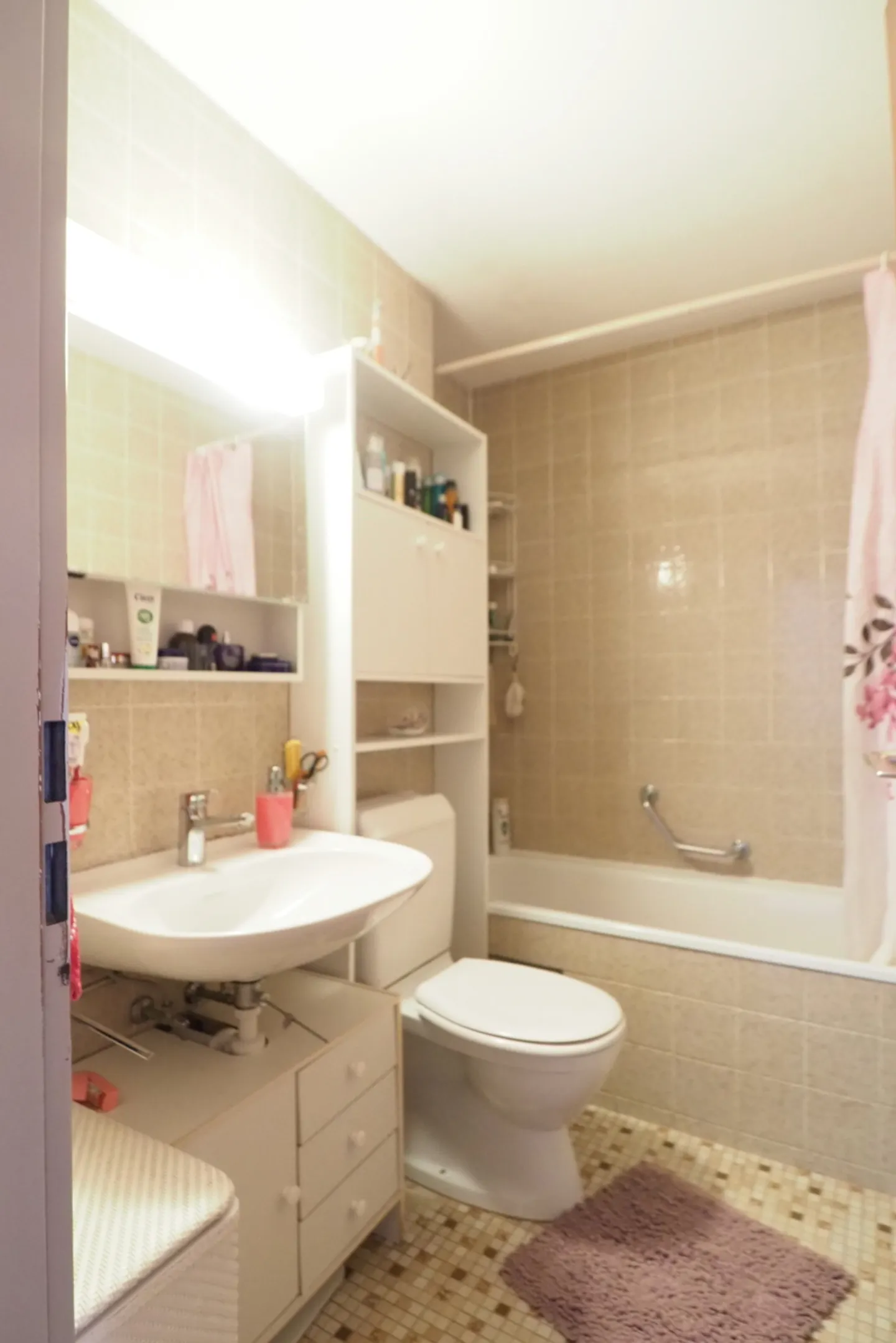 In affitto appartamento di 4,5 stanze con posto auto nel centro del villaggio di Bretzwil - Foto 9 di 10