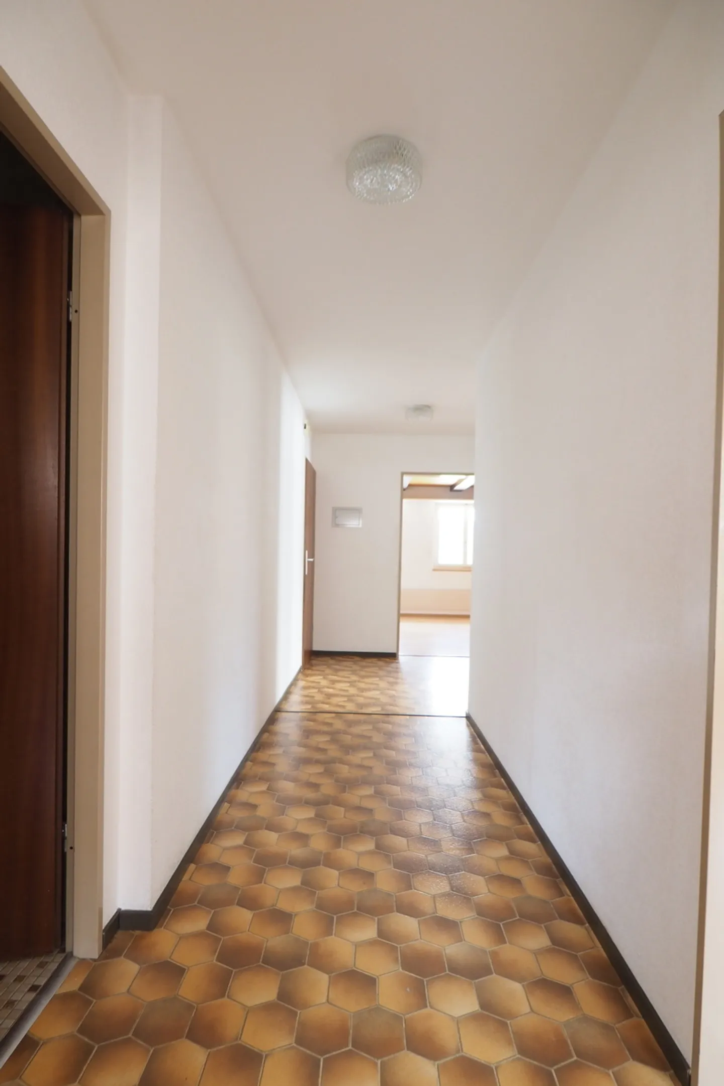 In affitto appartamento di 4,5 stanze con posto auto nel centro del villaggio di Bretzwil - Foto 10 di 10