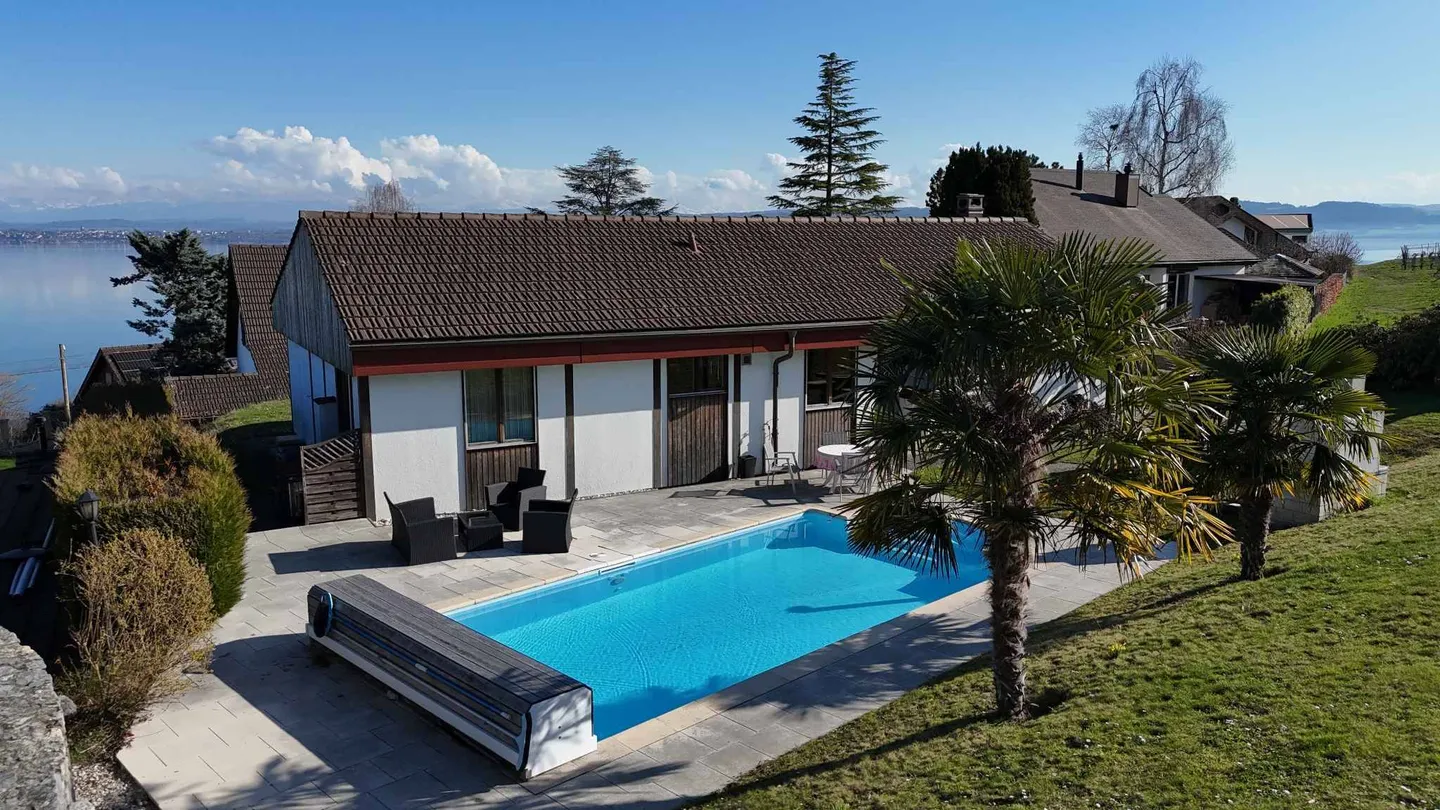 Villa con Piscina e Vista Lago - Foto 10 di 11