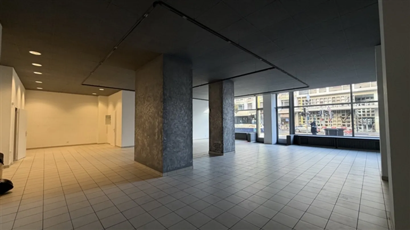 Passaggio al piano terra di circa 166m2 - Foto 2 di 5