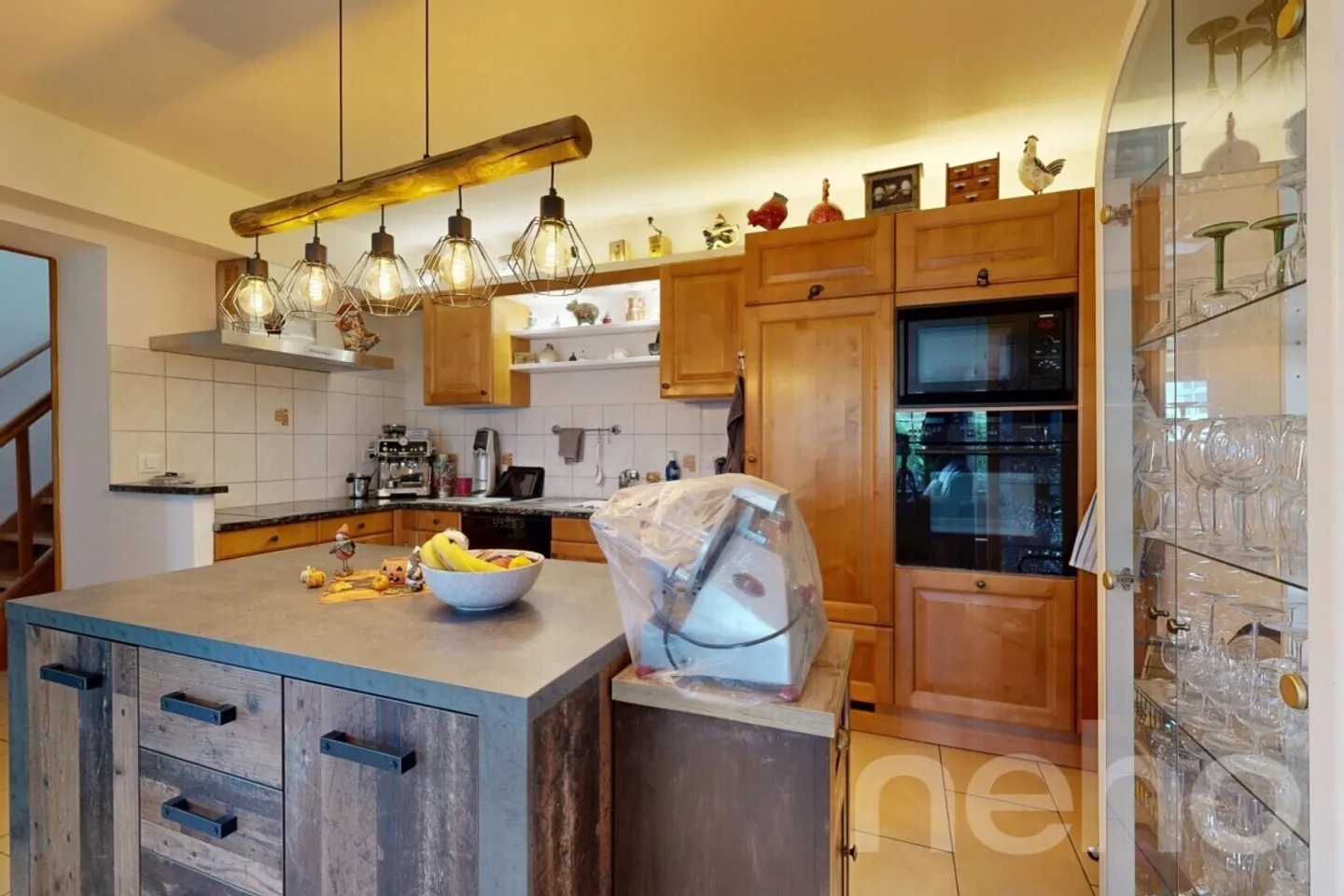 Charming building with barn, storage room and commercial space - Photo 10 of 12