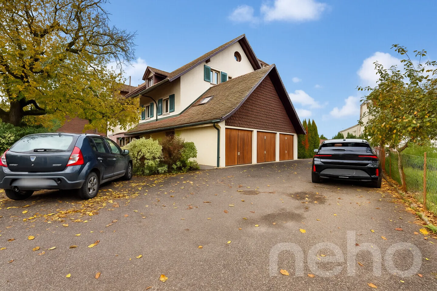 Charming building with barn, storage room and commercial space - Photo 4 of 12