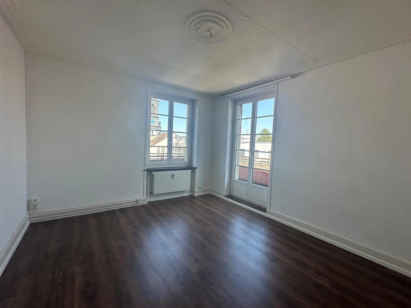 Appartement central au 5ème étage avec balcon - Photo 2 sur 12