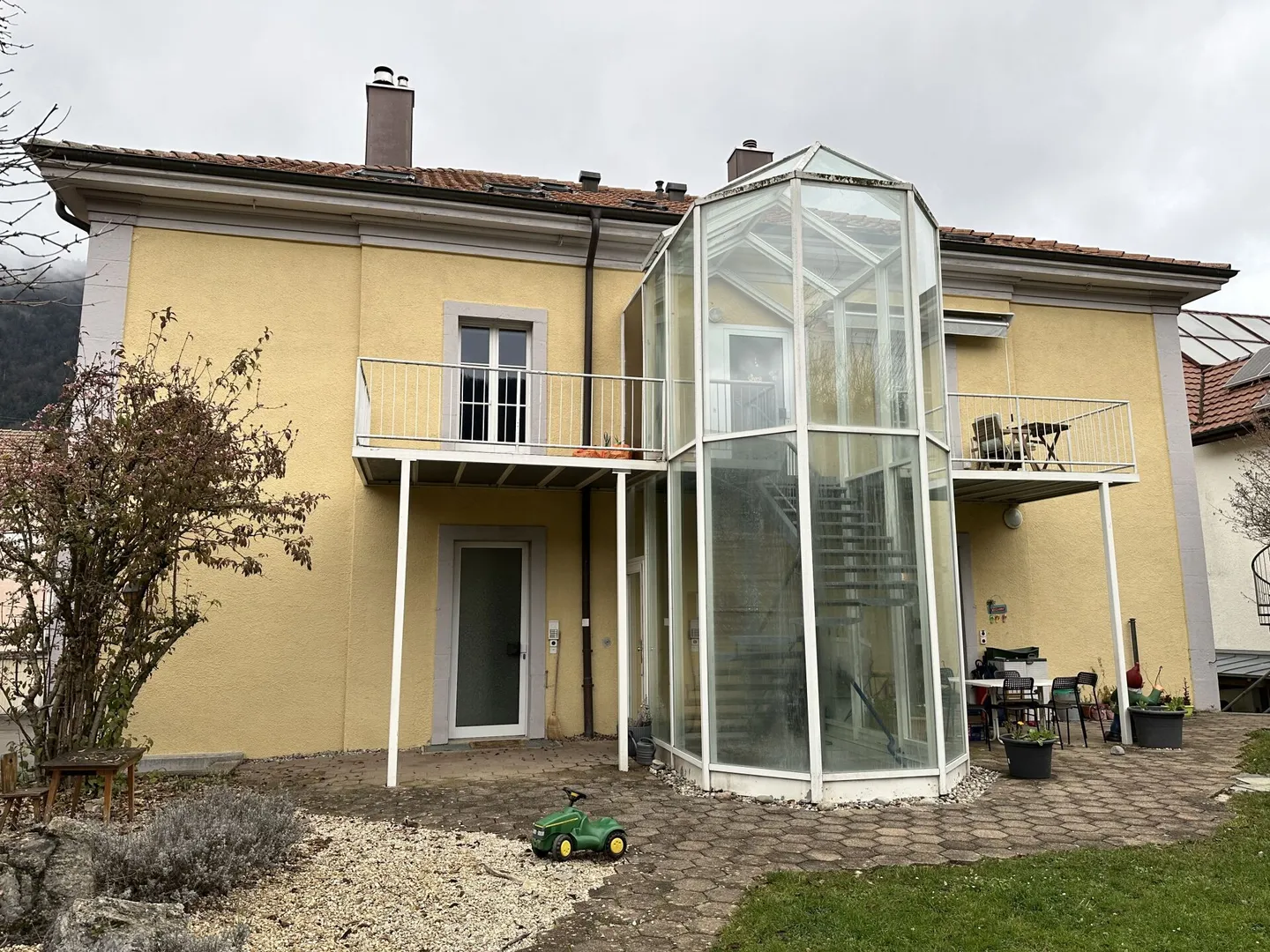 Cortébert, schöne 2,5-Zimmer-Wohnung im Erdgeschoss - Foto 2 von 2