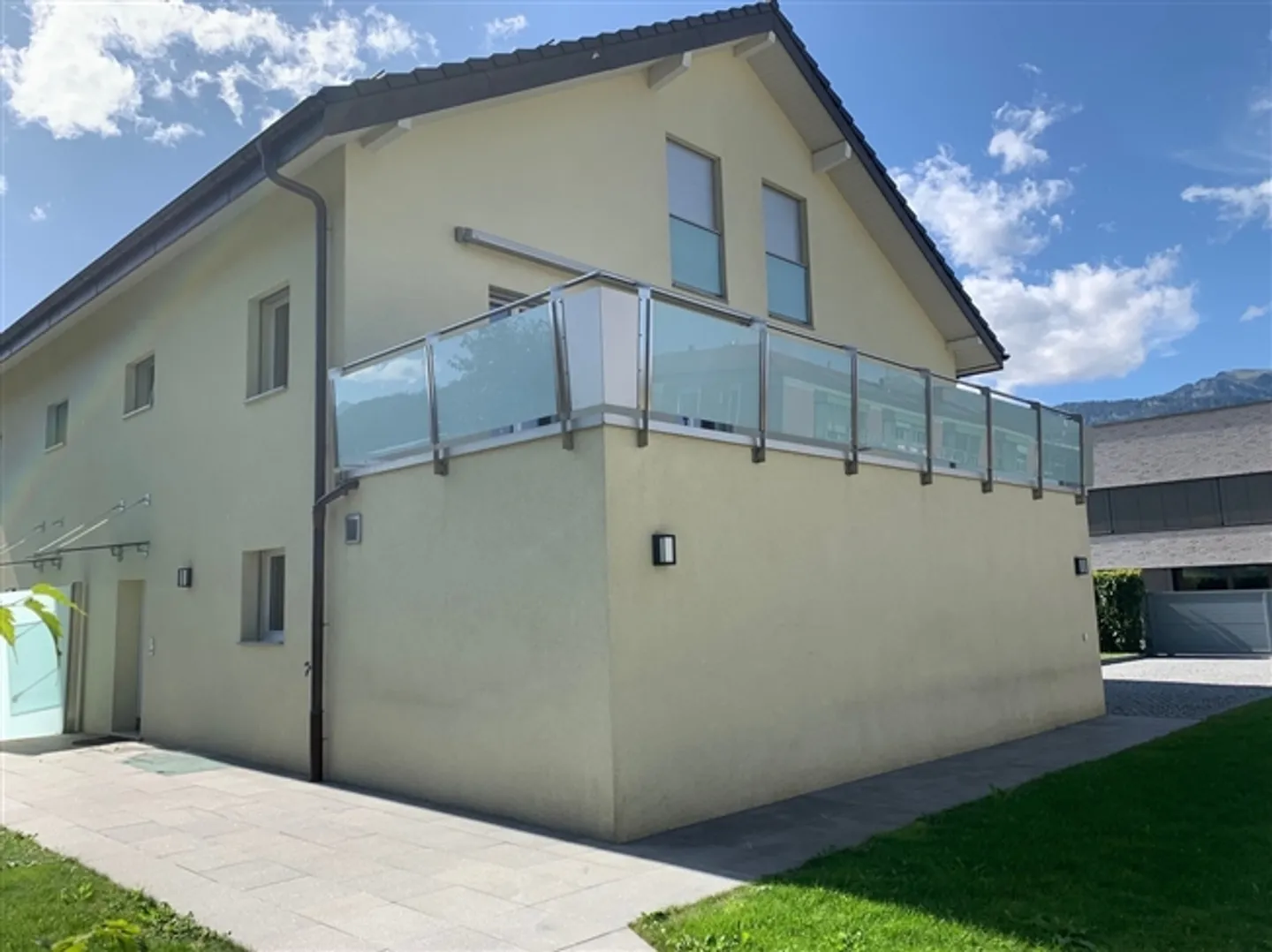 Magnifica casa a schiera di 8 stanze con terrazza e giardino - Foto 3 di 20