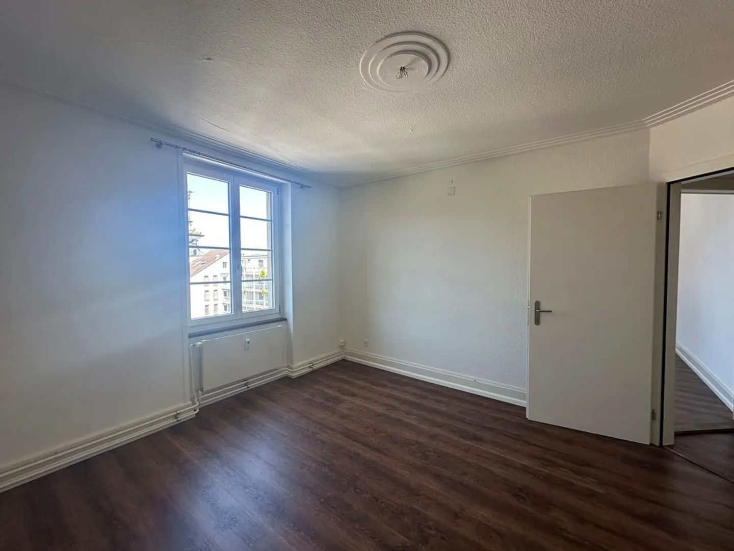 Appartement central au 5ème étage avec balcon - Photo 7 sur 12