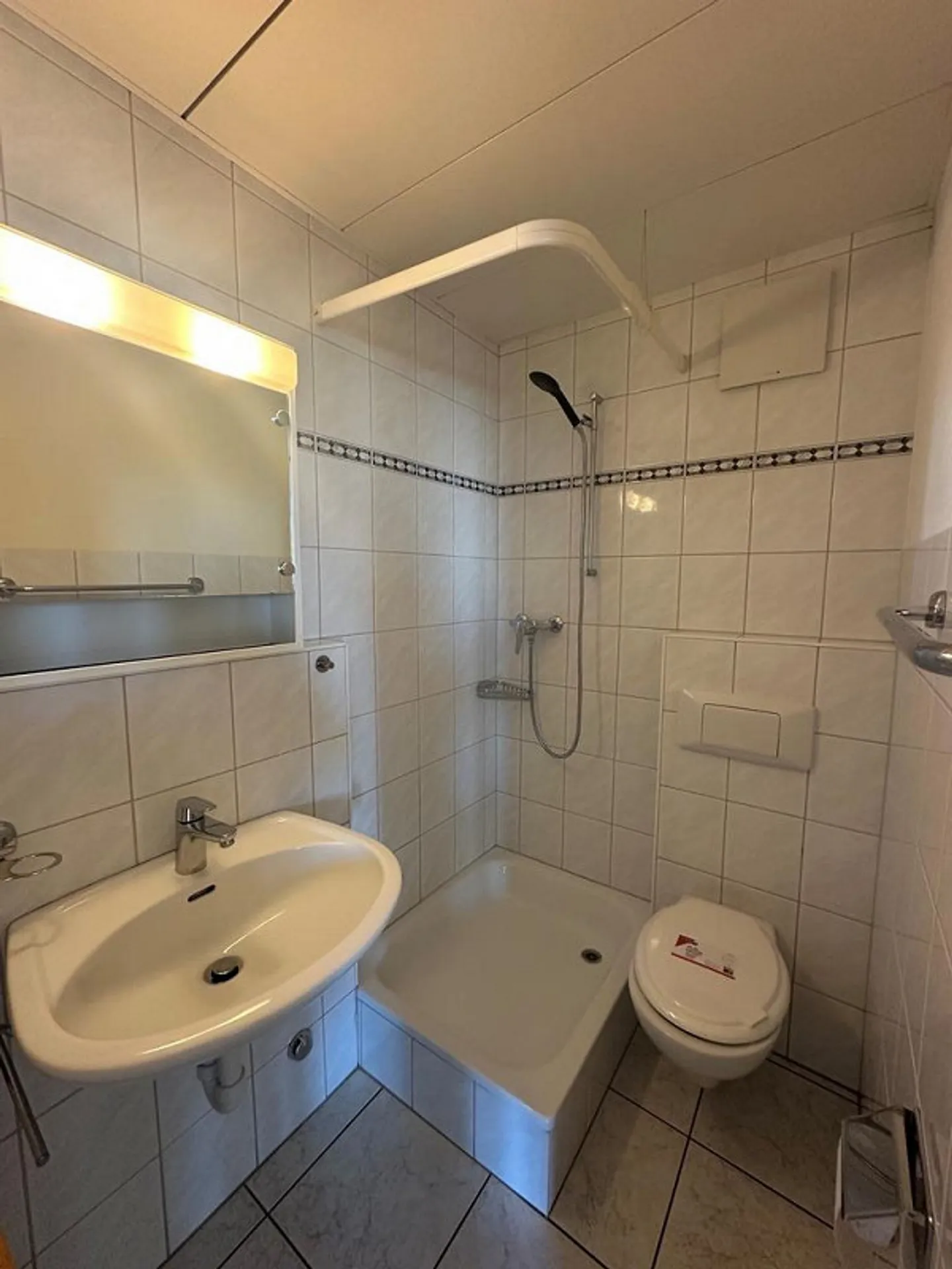 Appartement central au 5ème étage avec balcon - Photo 5 sur 12