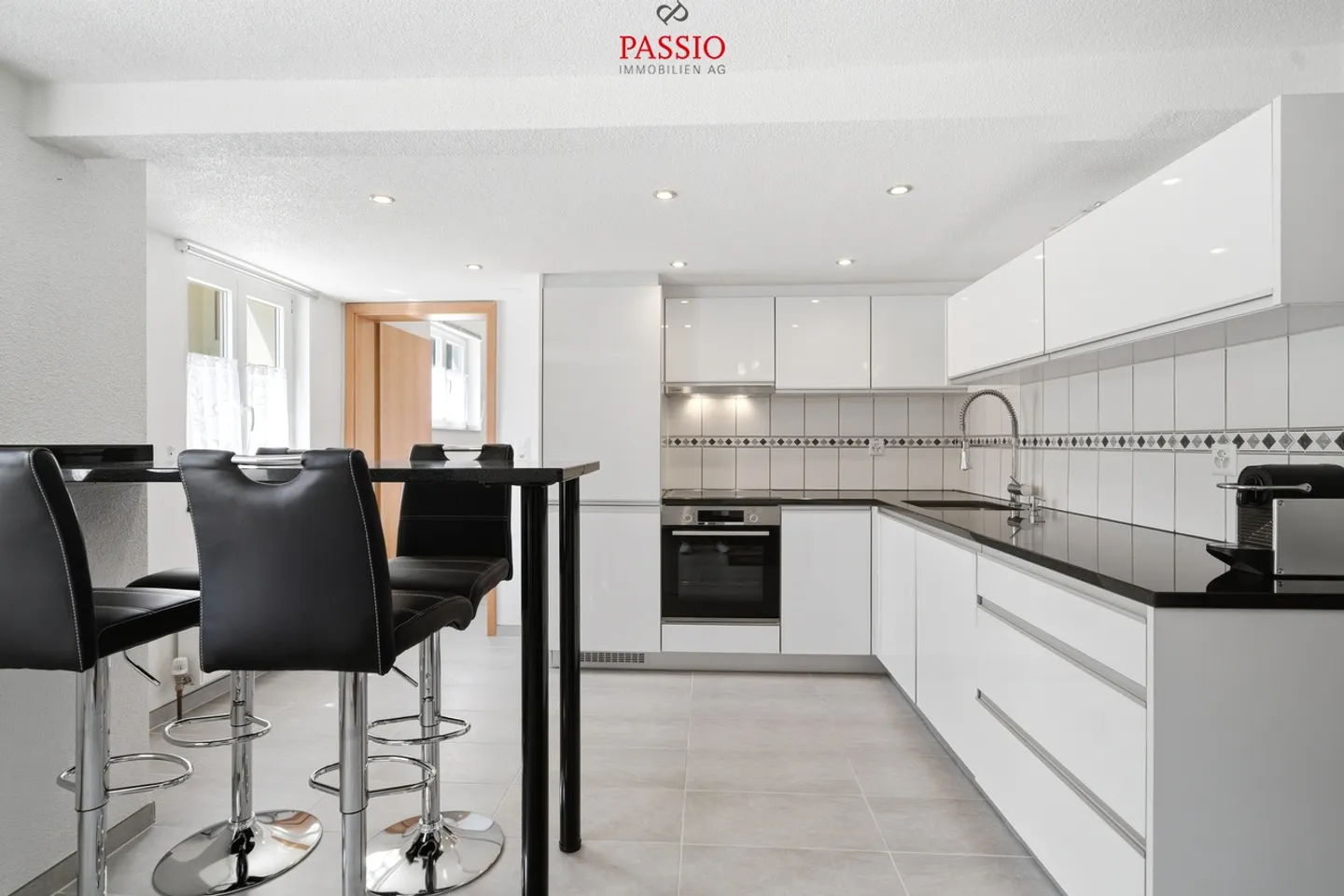 Furnished 2.5-room apartment with parking in a central and quiet location - Photo 3 of 10