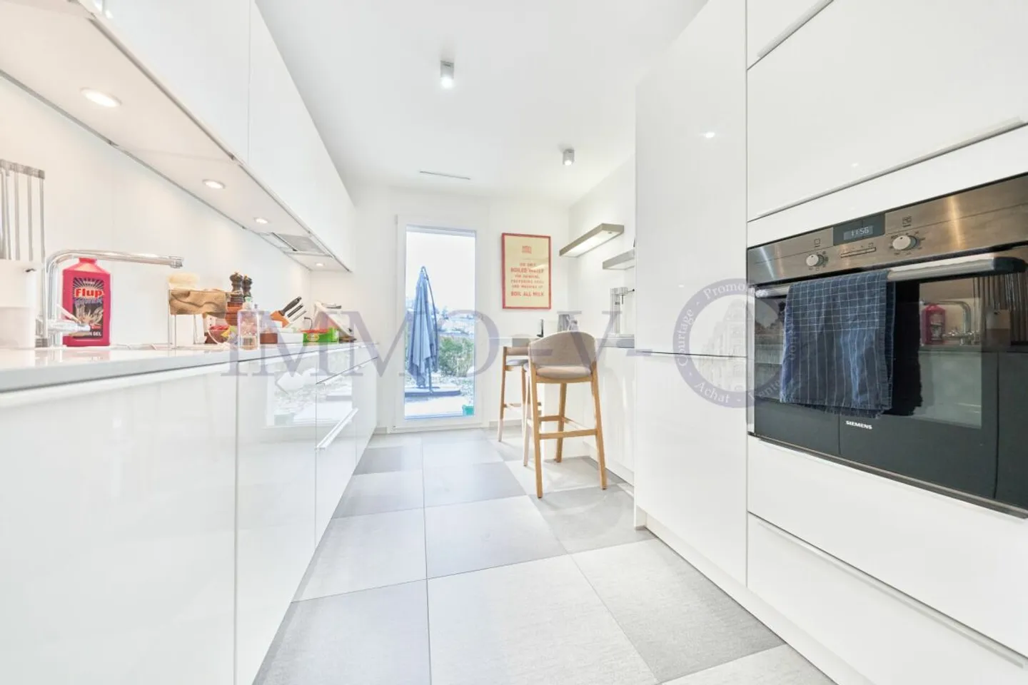 Appartement spacieux avec balcon + terrasse et vue sur le lac - Photo 5 sur 10