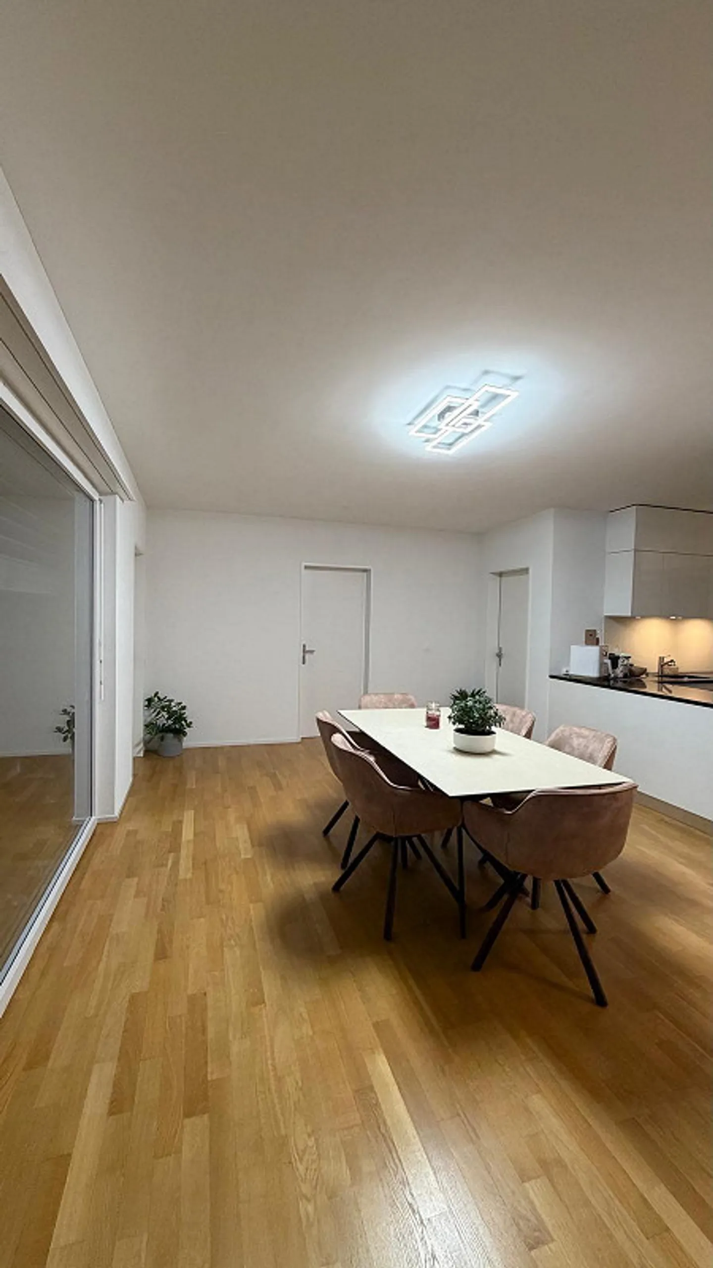 Topmoderne Attikawohnung mit grosser Terasse - Foto 3 von 7