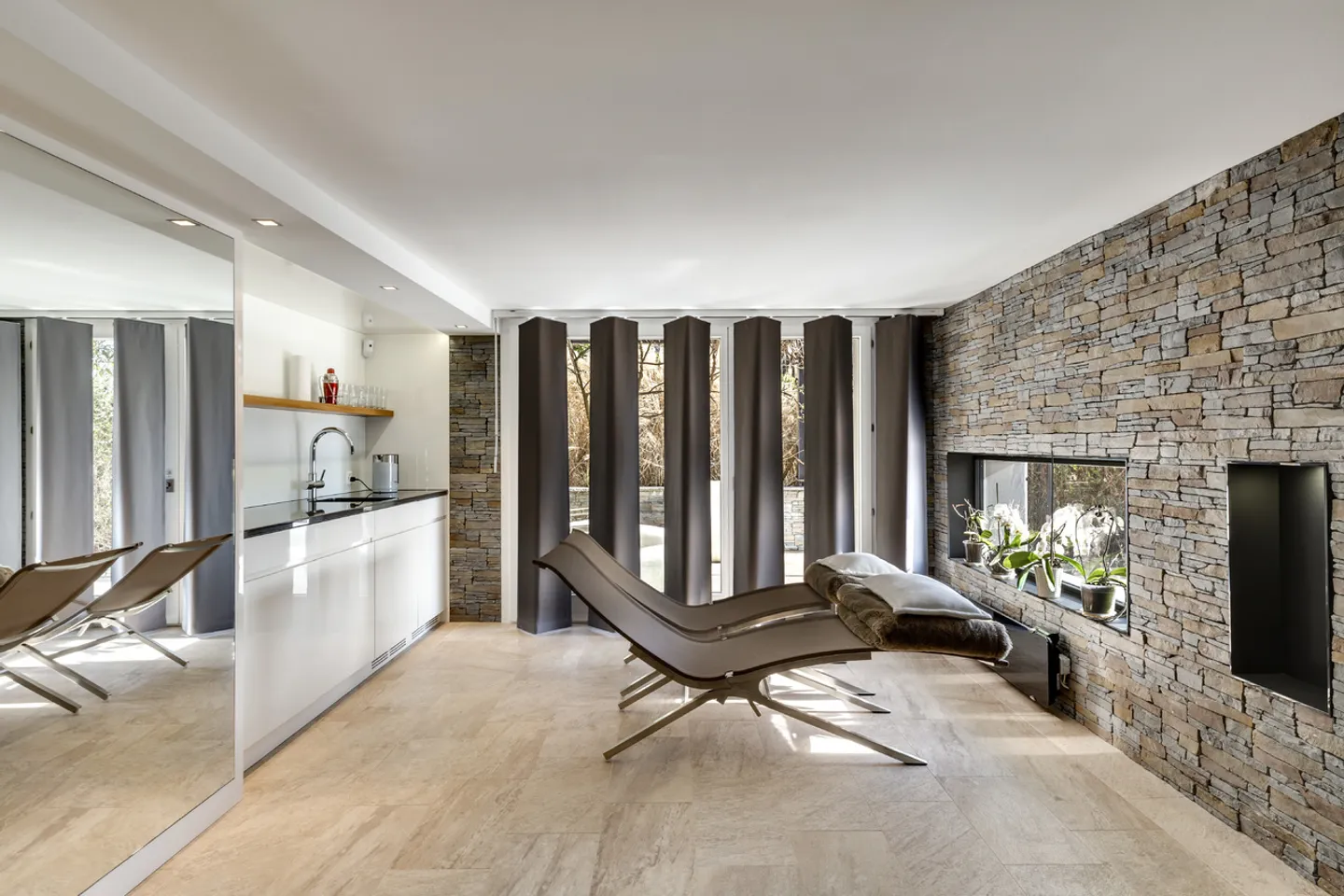 Charming Villa with Lake View - Photo 11 of 15