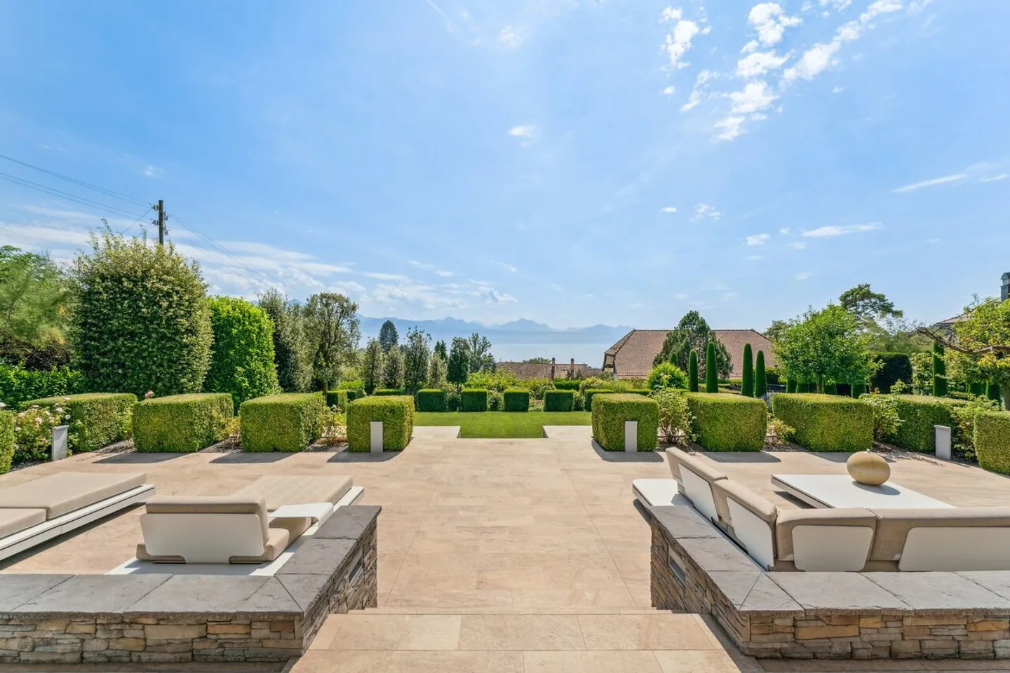 Charming Villa with Lake View - Photo 12 of 15