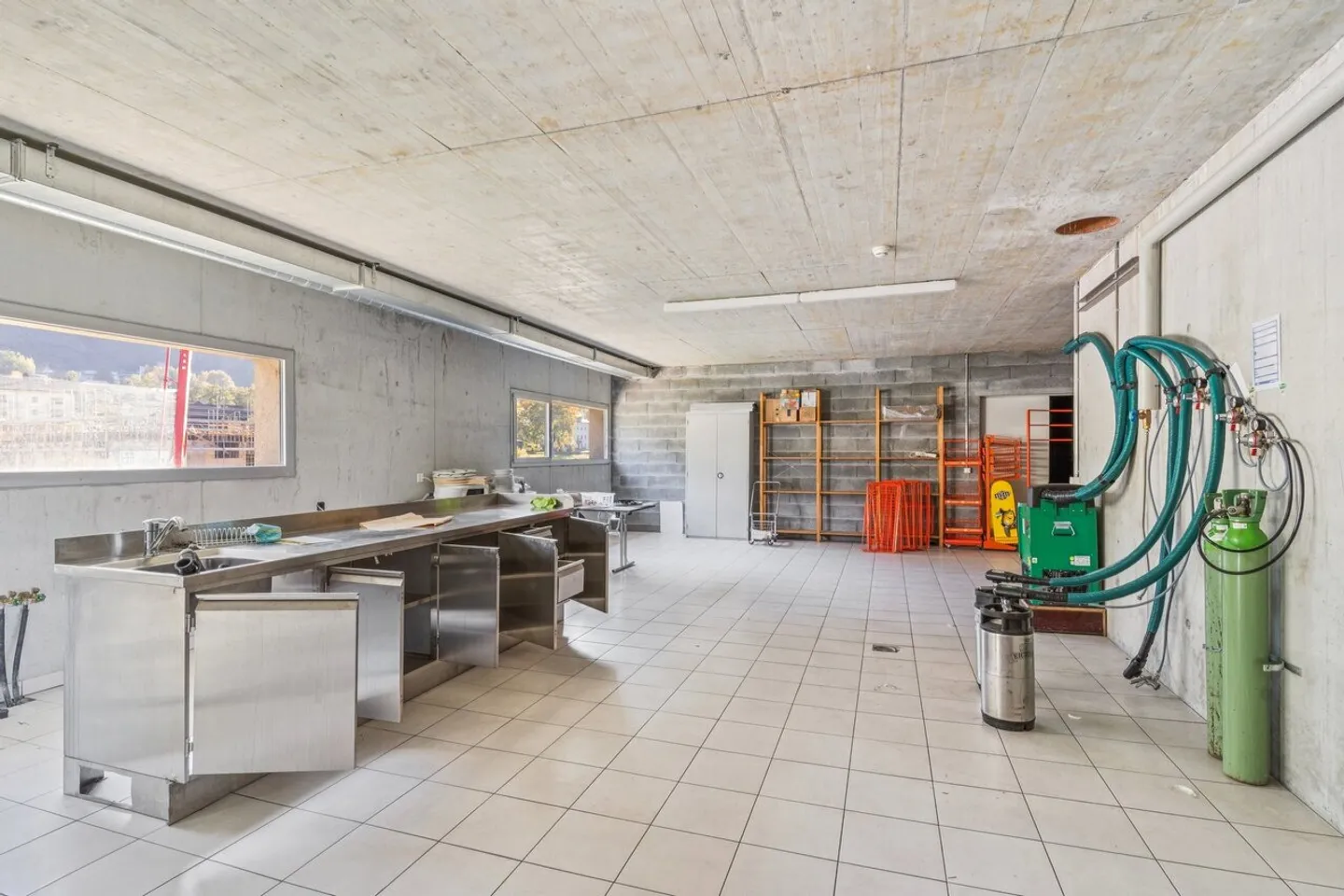 Commercial for rent - Photo 11 of 15