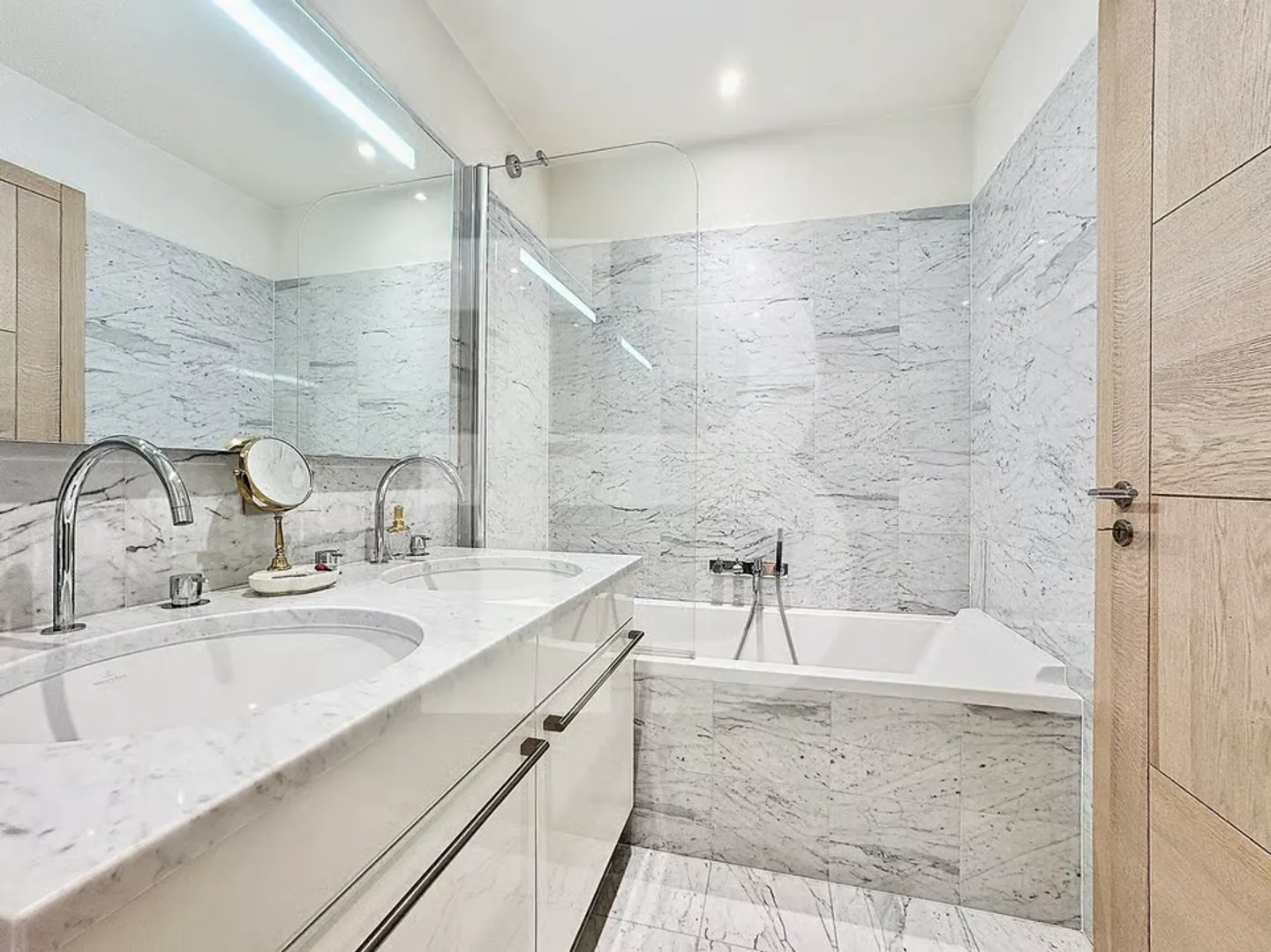Magnifique attique en pignon avec deux chambres - Foto 8 di 9