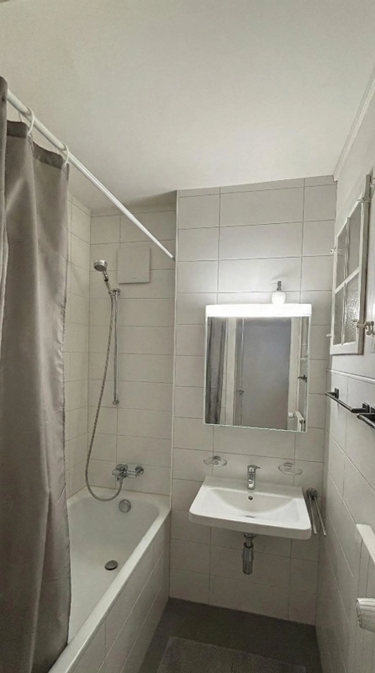 Room in cozy 3-person shared apartment in St. Gallen (St. Fiden) - Photo 5 of 5