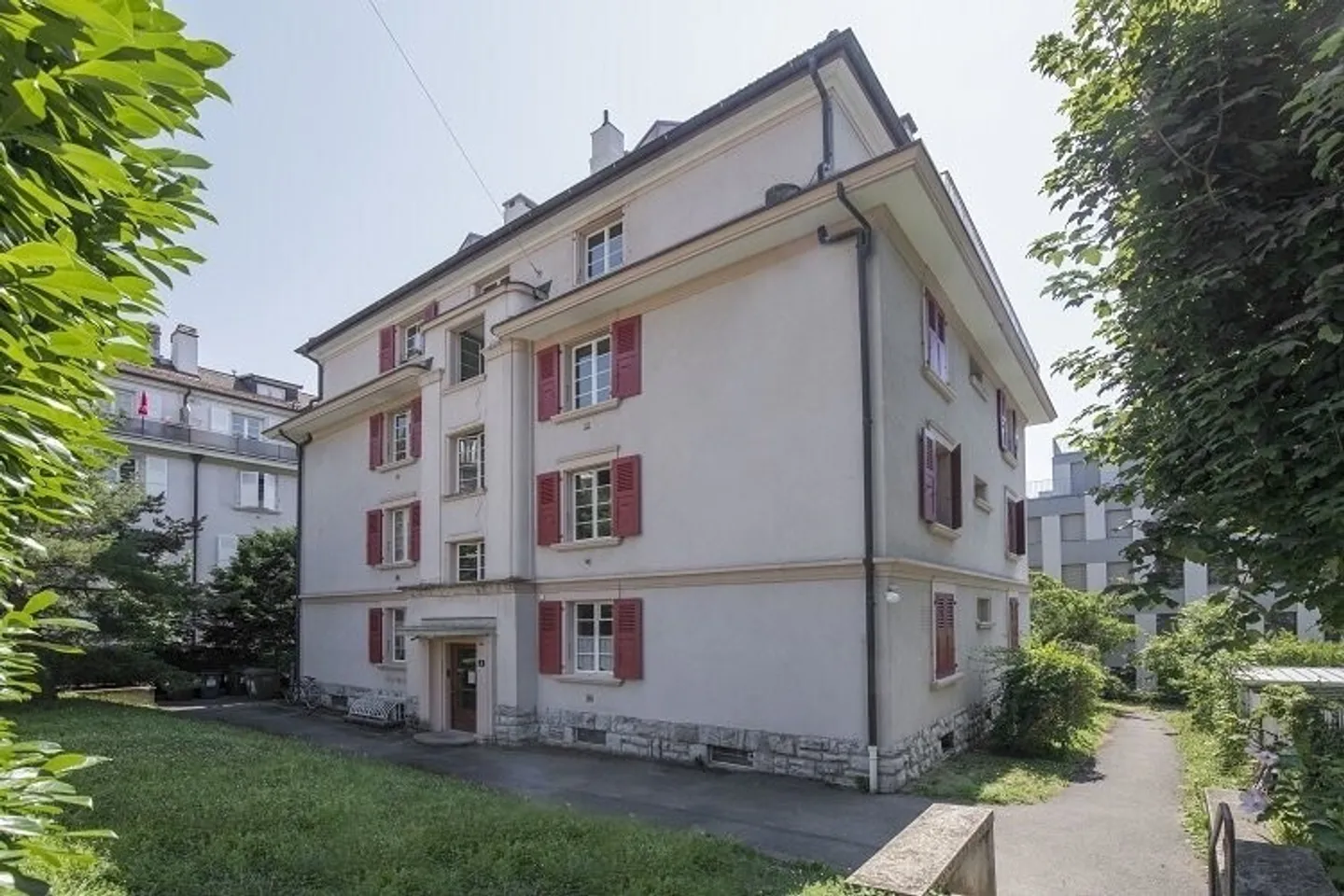 Beautiful renovated apartment - Photo 1 of 2