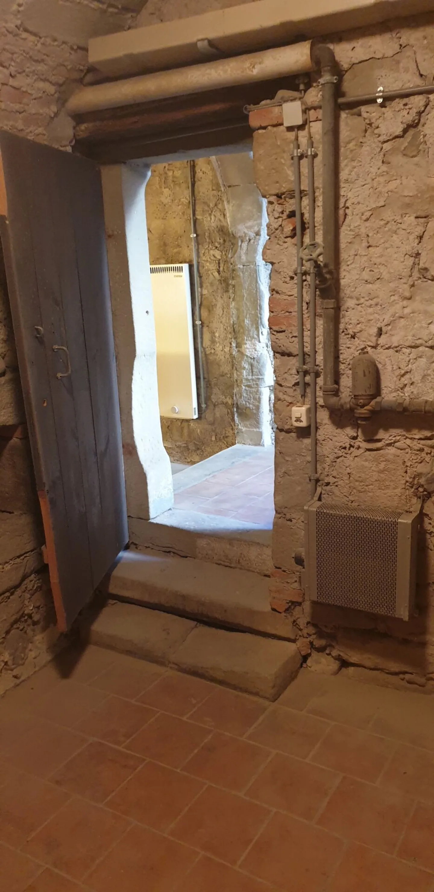 Grande spazio di stoccaggio/cantina con vetrina nel cuore della città vecchia di Berna in affitto! - Foto 5 di 6