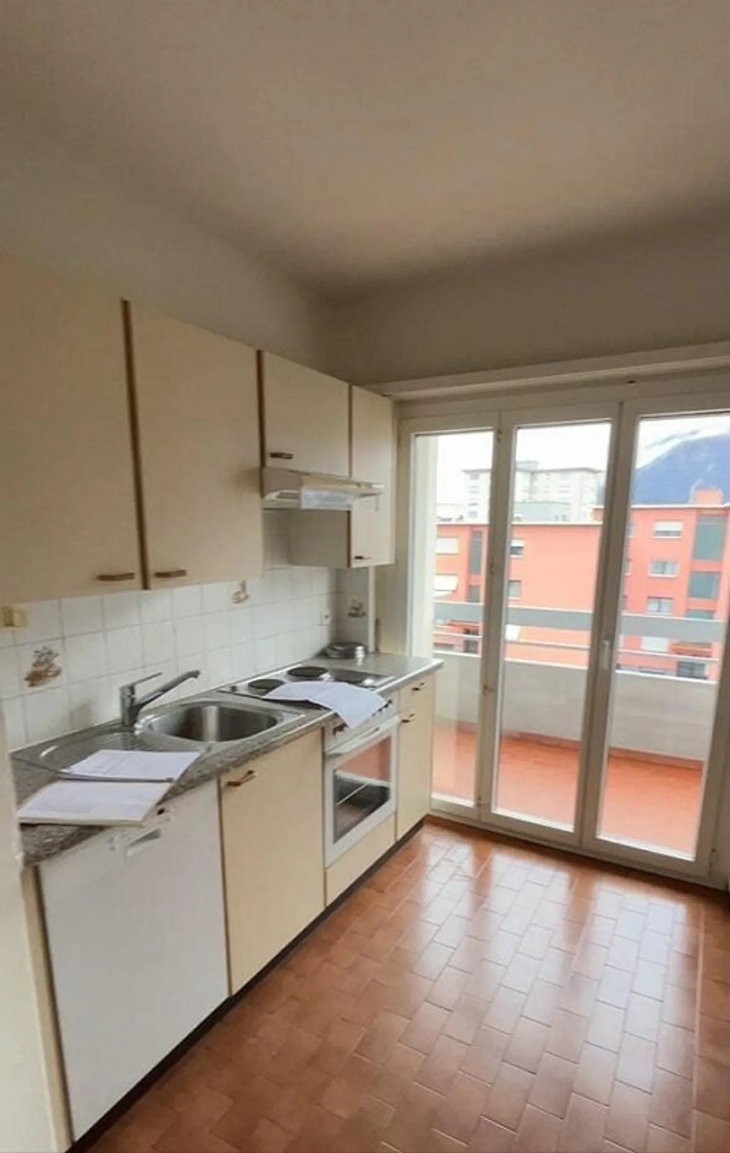 5.5 Room Apartment in Arbedo - Photo 3 of 11