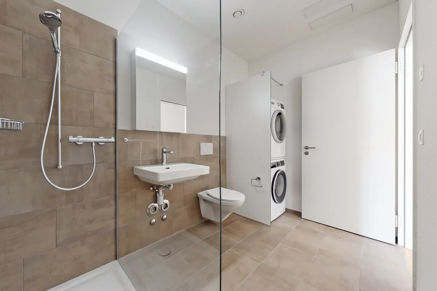 Modern Apartment in Neuhausen - Photo 2 of 5