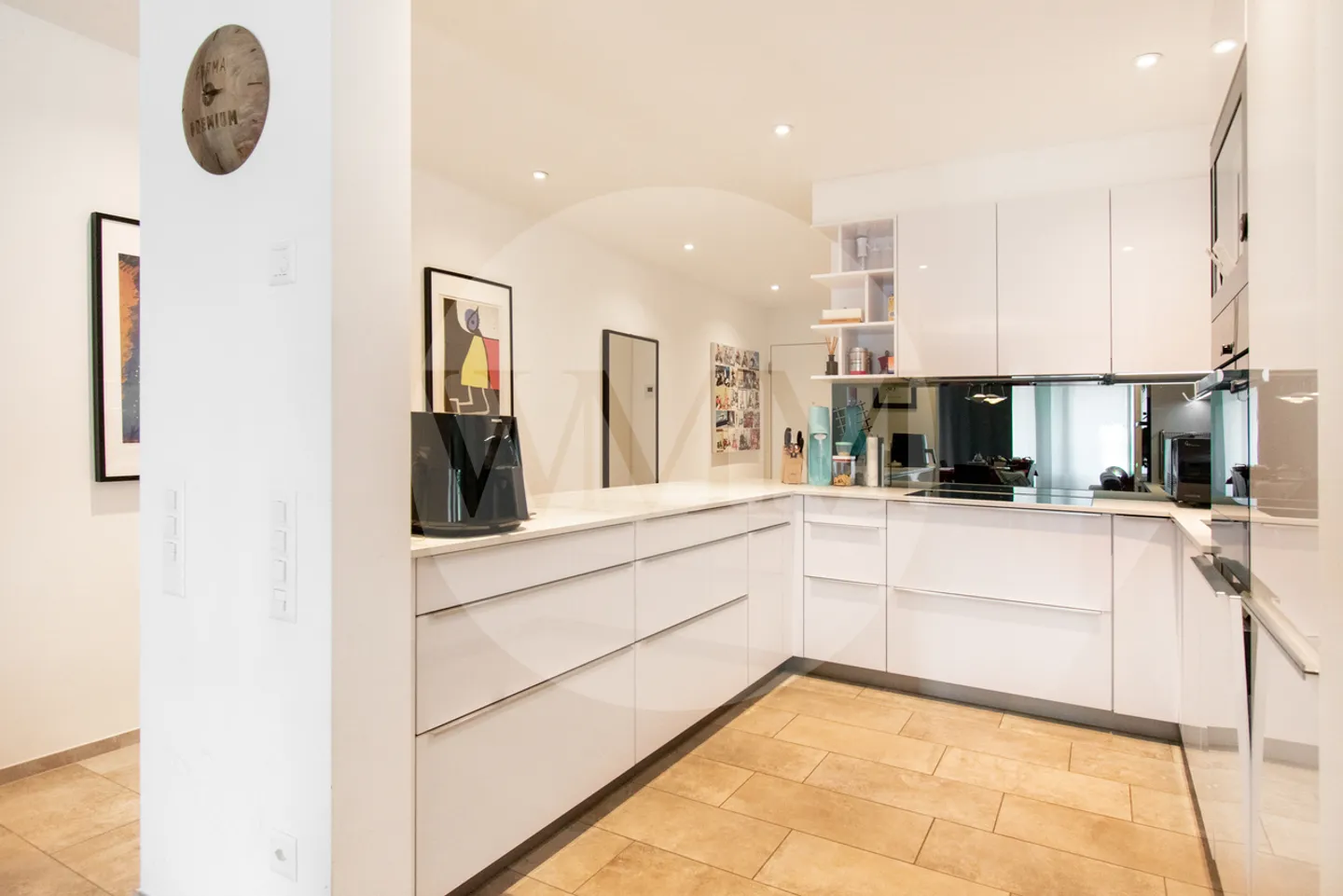 Appartement spacieux avec terrasse couverte - Photo 6 sur 17