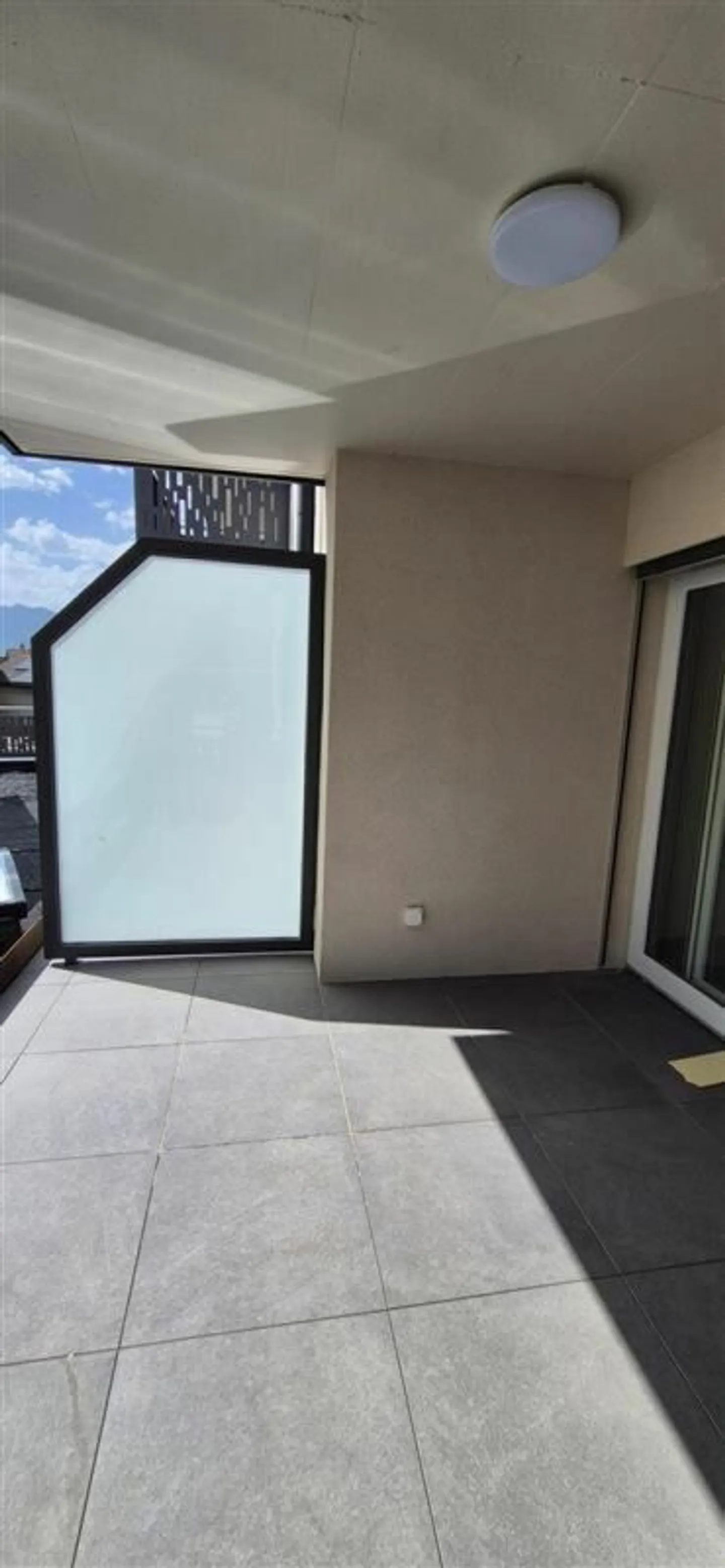 Nuovo - Appartamento di 3,5 locali con balcone e posti auto - Foto 8 di 8