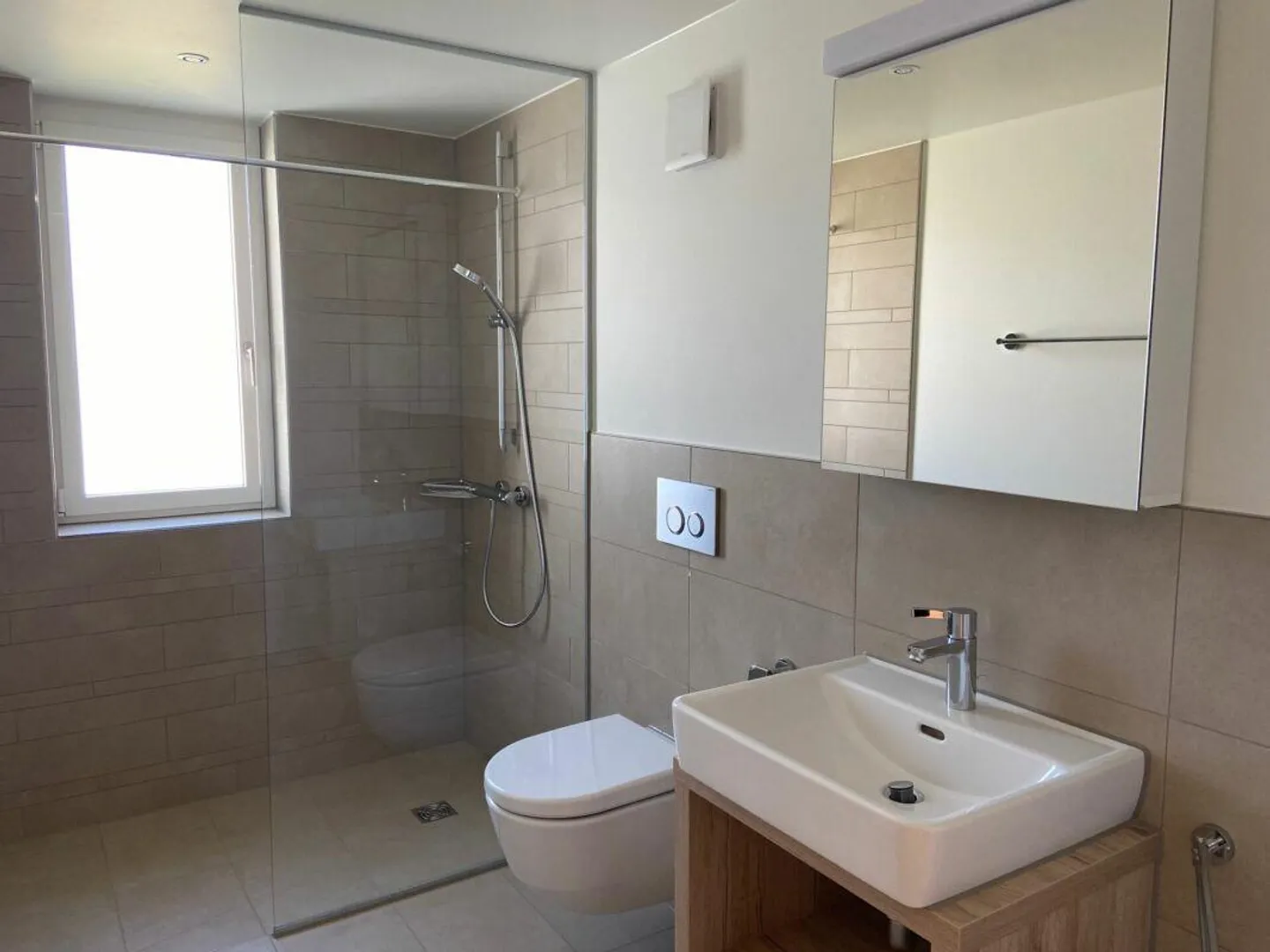 Appartamento moderno di 4,5 stanze in affitto - Foto 7 di 8