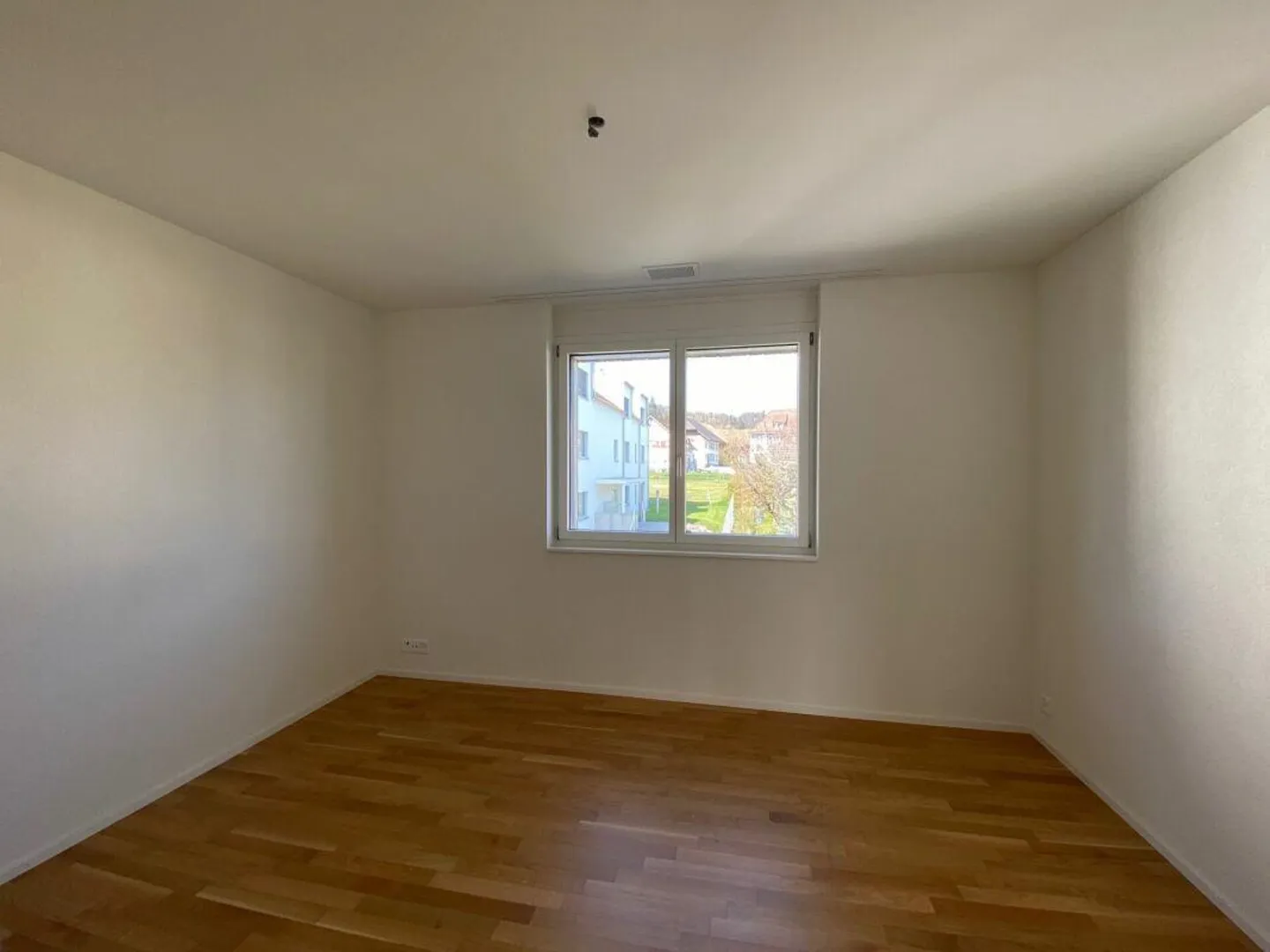 Appartamento moderno di 4,5 stanze in affitto - Foto 4 di 8