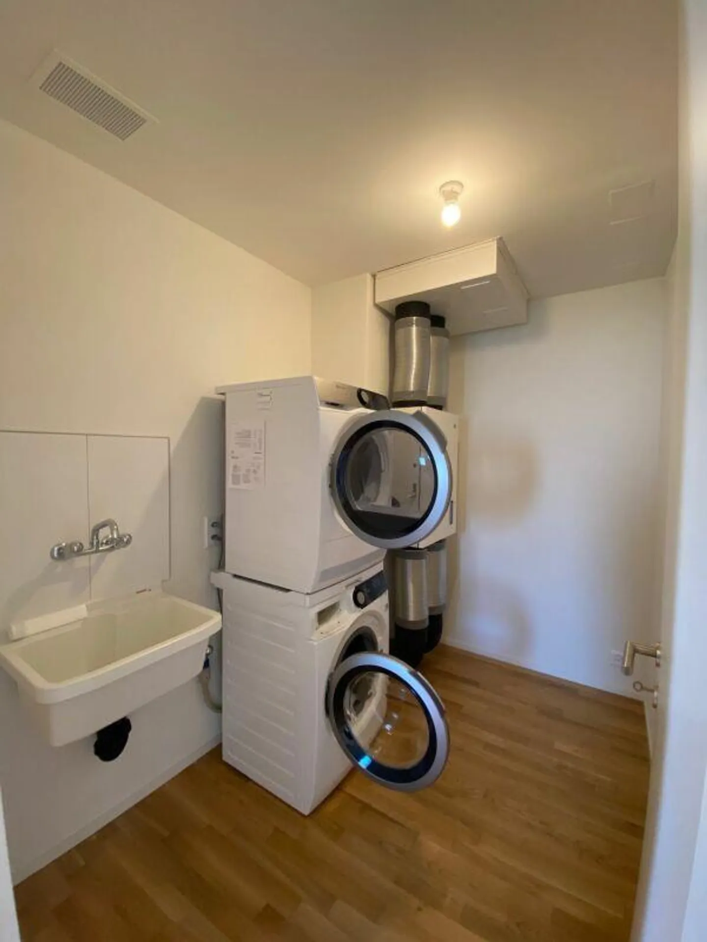 Appartamento moderno di 4,5 stanze in affitto - Foto 8 di 8