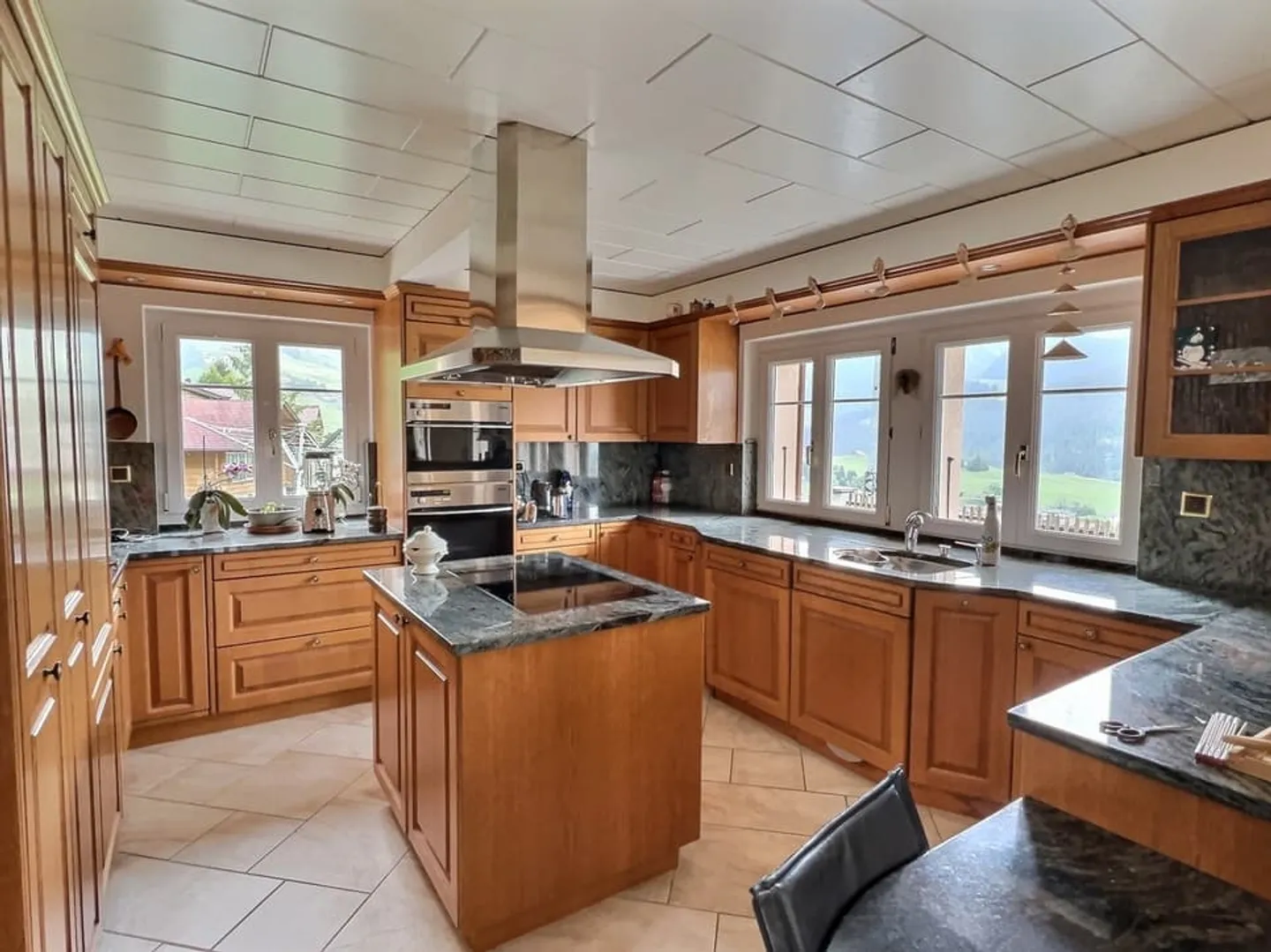 Magnificent property of 12 rooms on the heights of Château-d'Oex - Photo 6 of 13