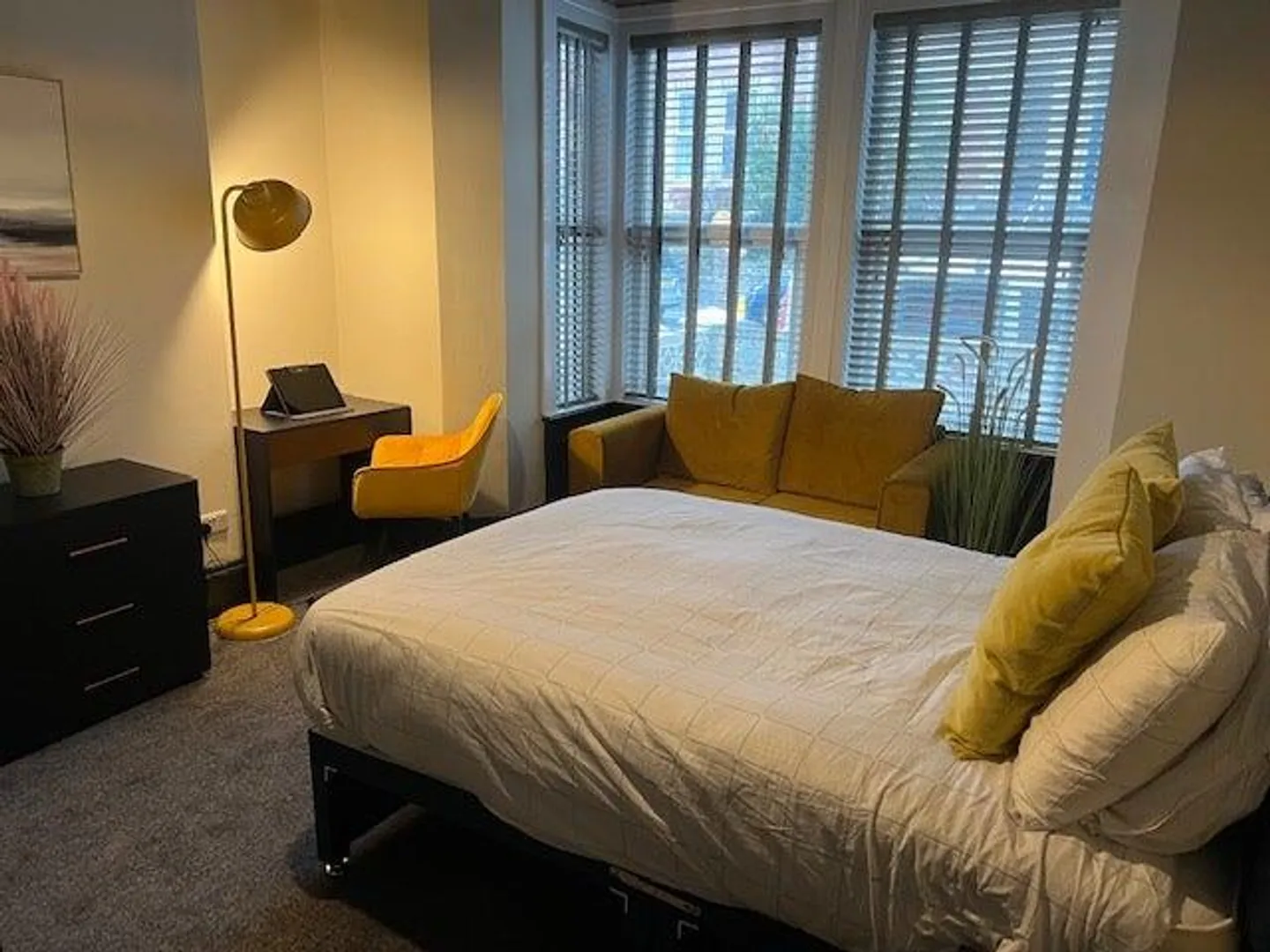 Camera condivisa arredata - Foto 2 di 3