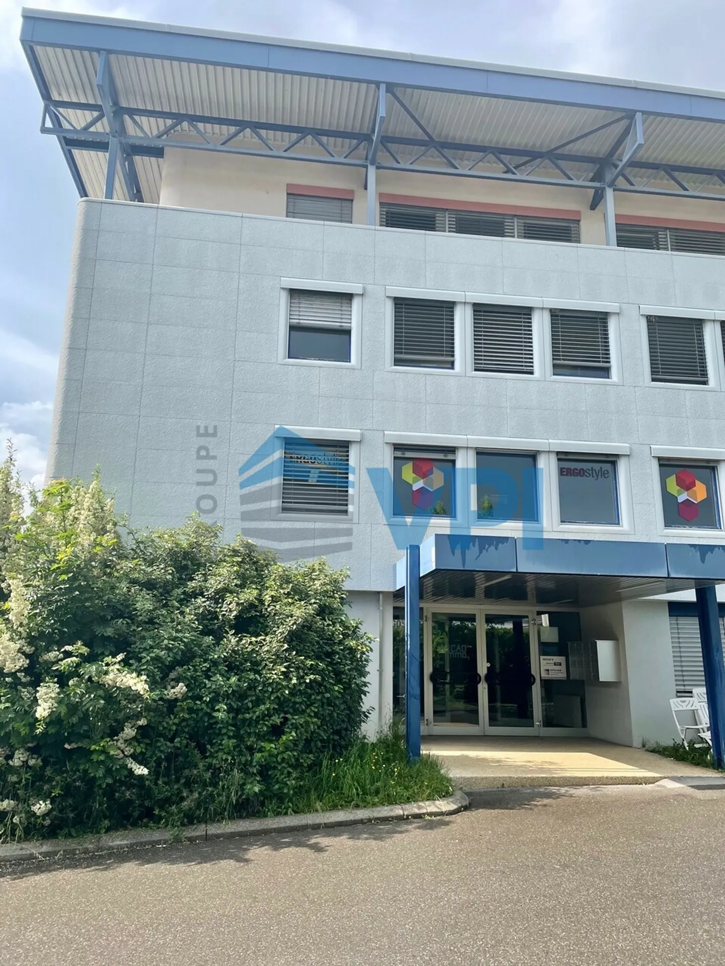 Mont-sur-Lausanne - Beautiful office of 486m2 with unloading dock - Photo 2 of 17