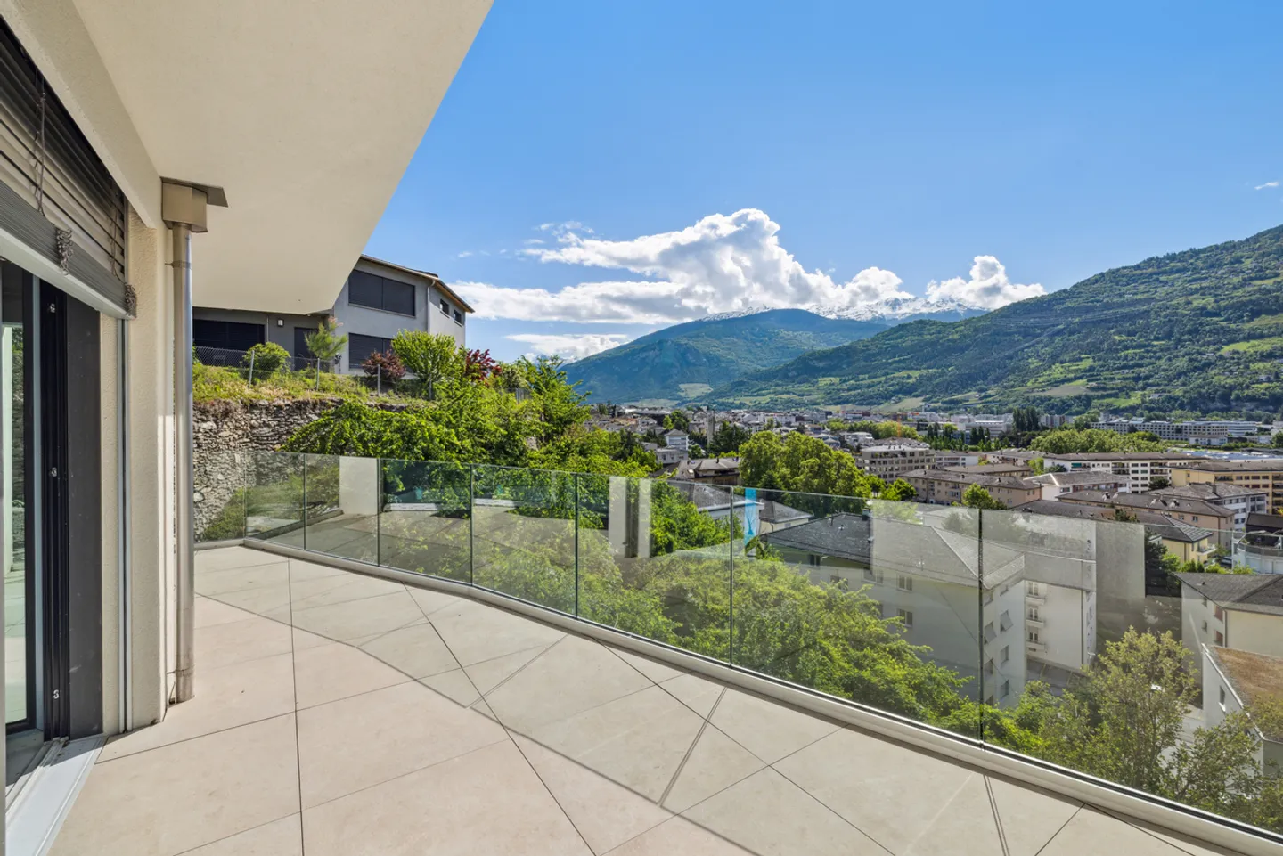 Appartement Charmant avec Vue Époustouflante - Photo 5 sur 6