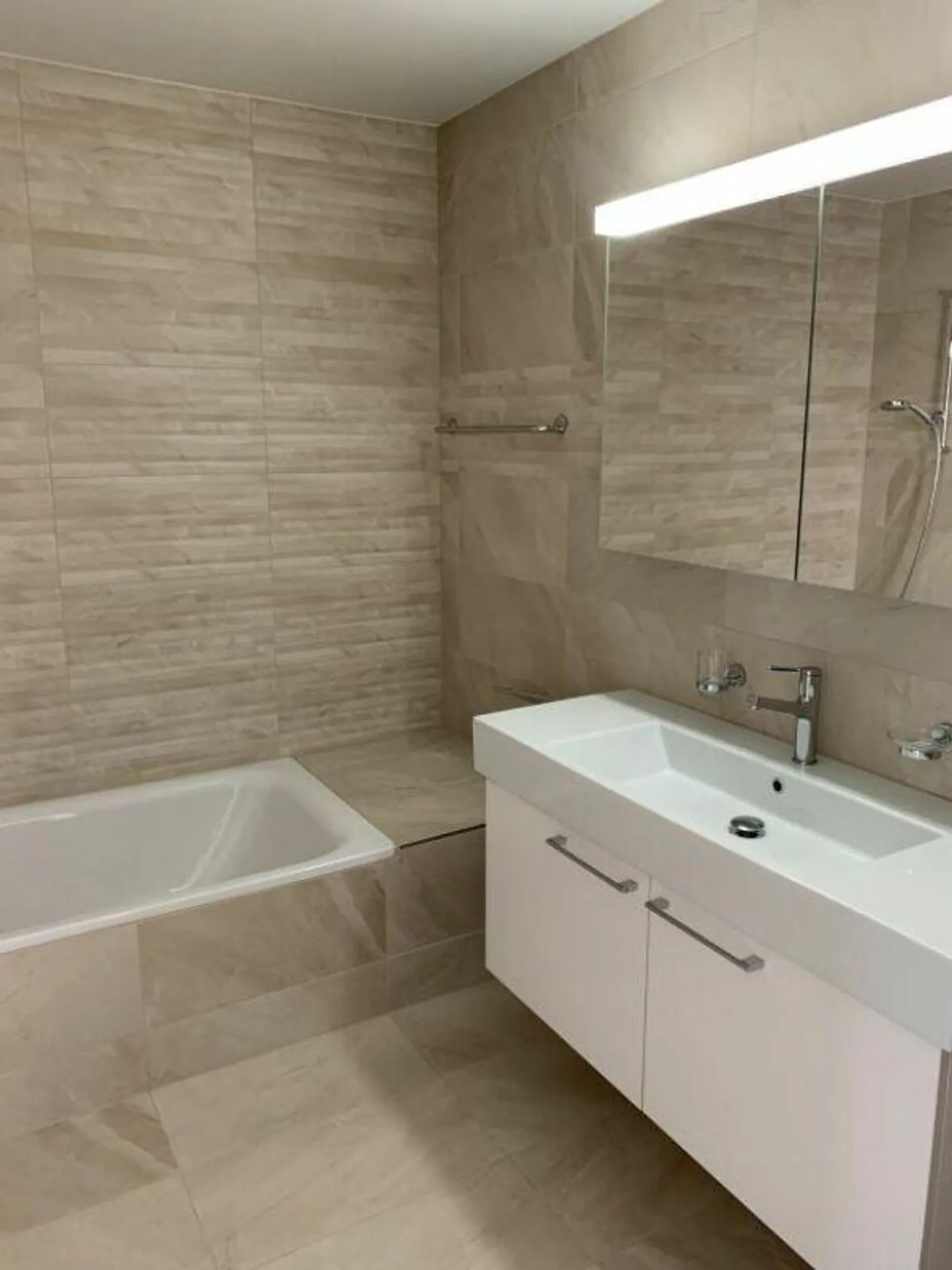 Two spacious 3½-room apartments in the Champagne residential park - Photo 10 of 12