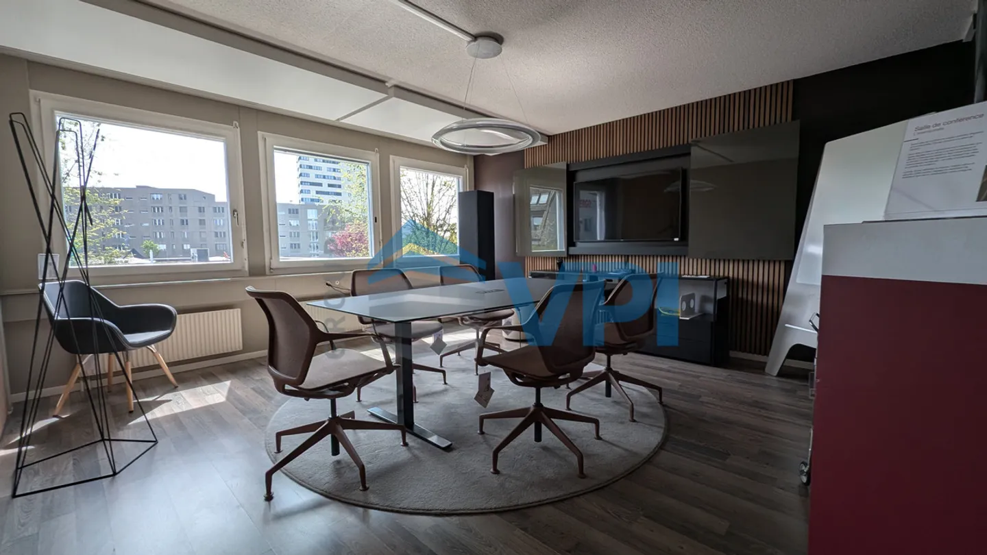 Mont-sur-Lausanne - Beautiful office of 486m2 with unloading dock - Photo 3 of 17