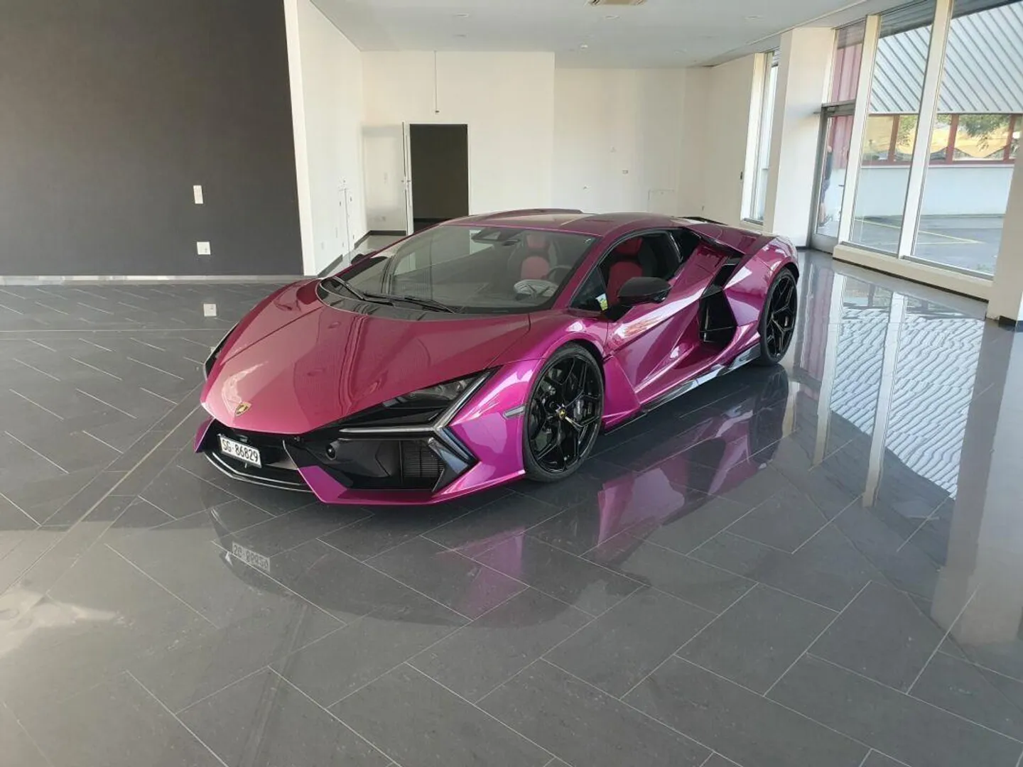 Your new retail space is waiting! - Photo 2 of 7