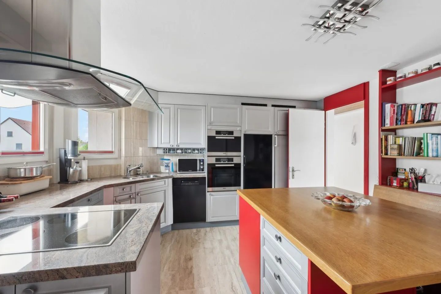 Attico luminoso di 6,5 stanze a Henggart con terrazza moderna - Foto 1 di 11